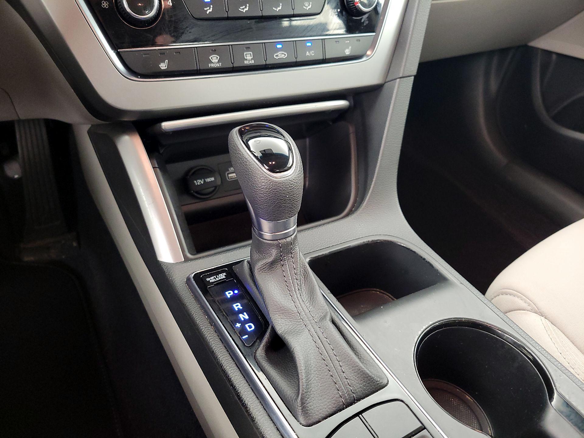 Thumbnail: 2015 Hyundai Sonata - 17