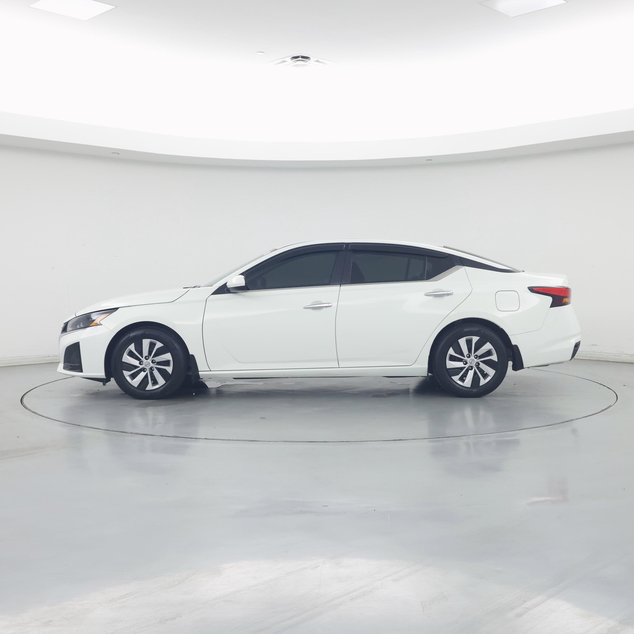 Thumbnail: 2023 Nissan Altima - 3