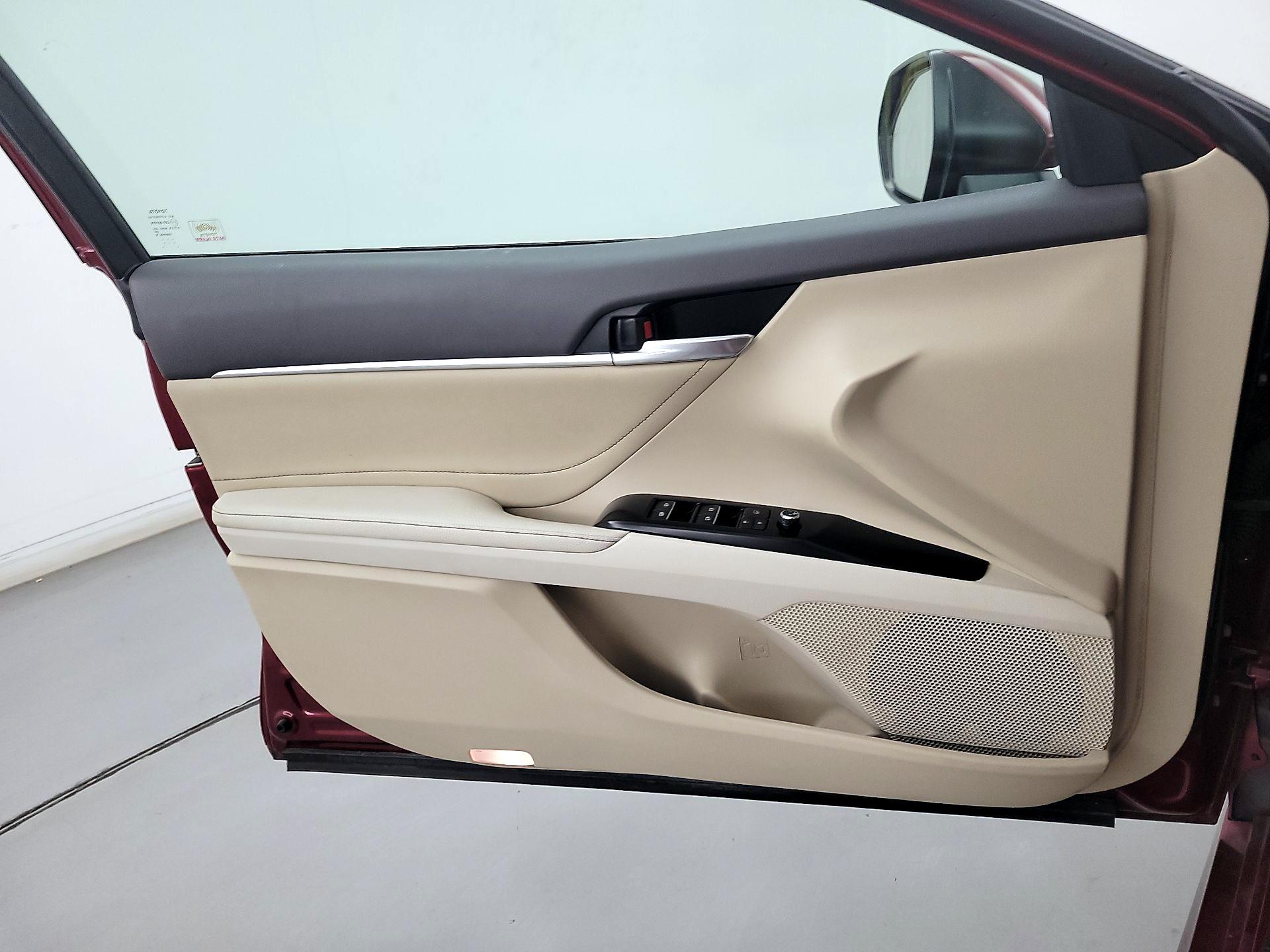 Thumbnail: 2018 Toyota Camry - 12
