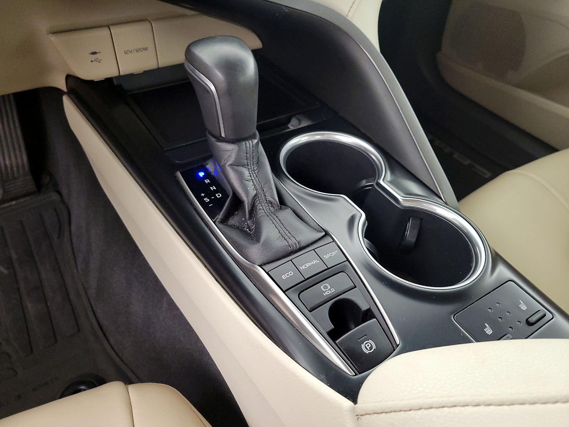 Thumbnail: 2018 Toyota Camry - 17