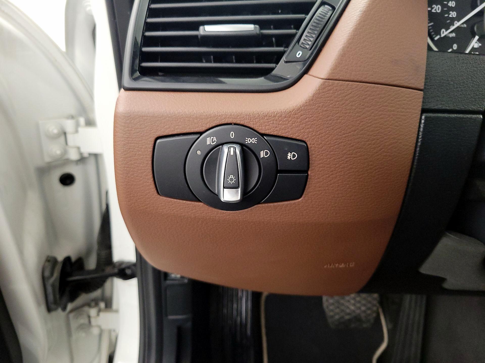 Thumbnail: 2015 BMW X1 - 13
