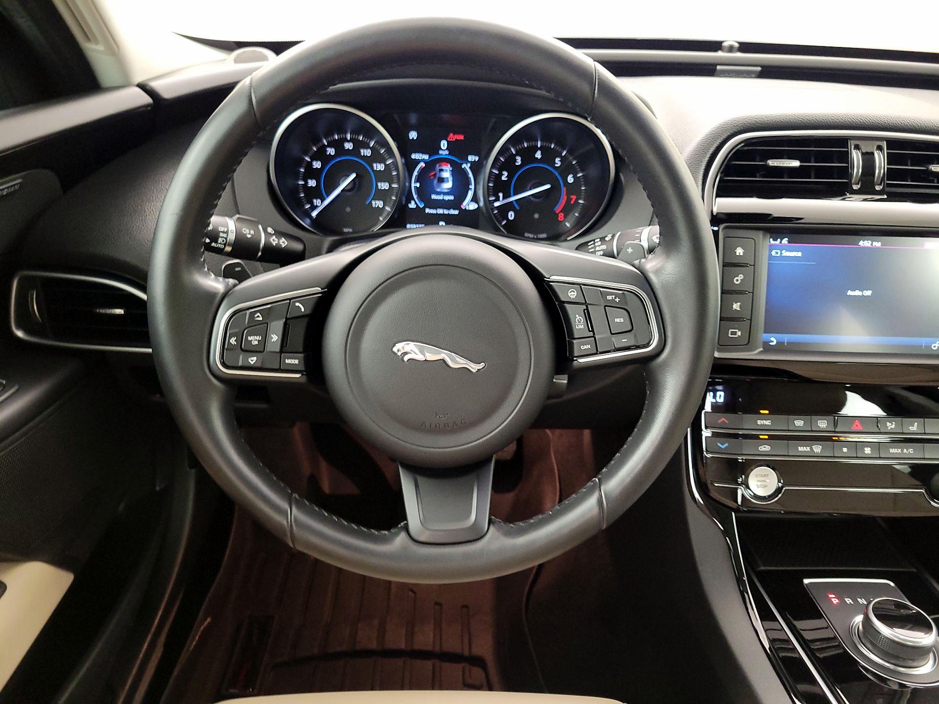 Thumbnail: 2018 Jaguar XE - 10