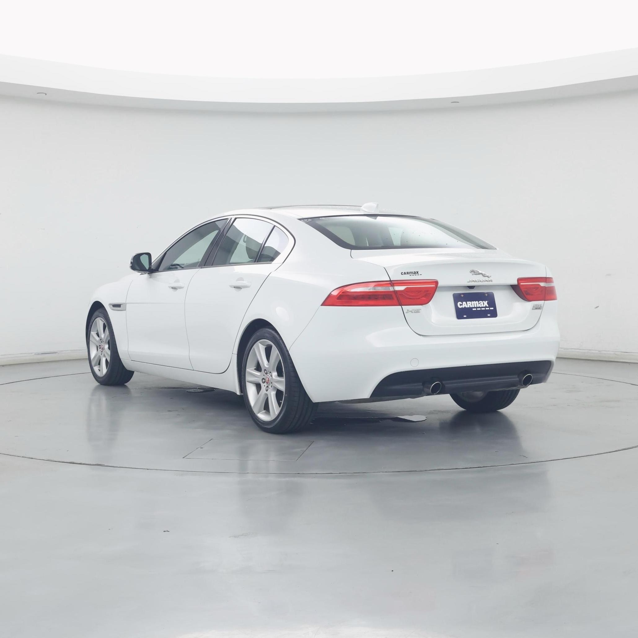 Thumbnail: 2018 Jaguar XE - 2