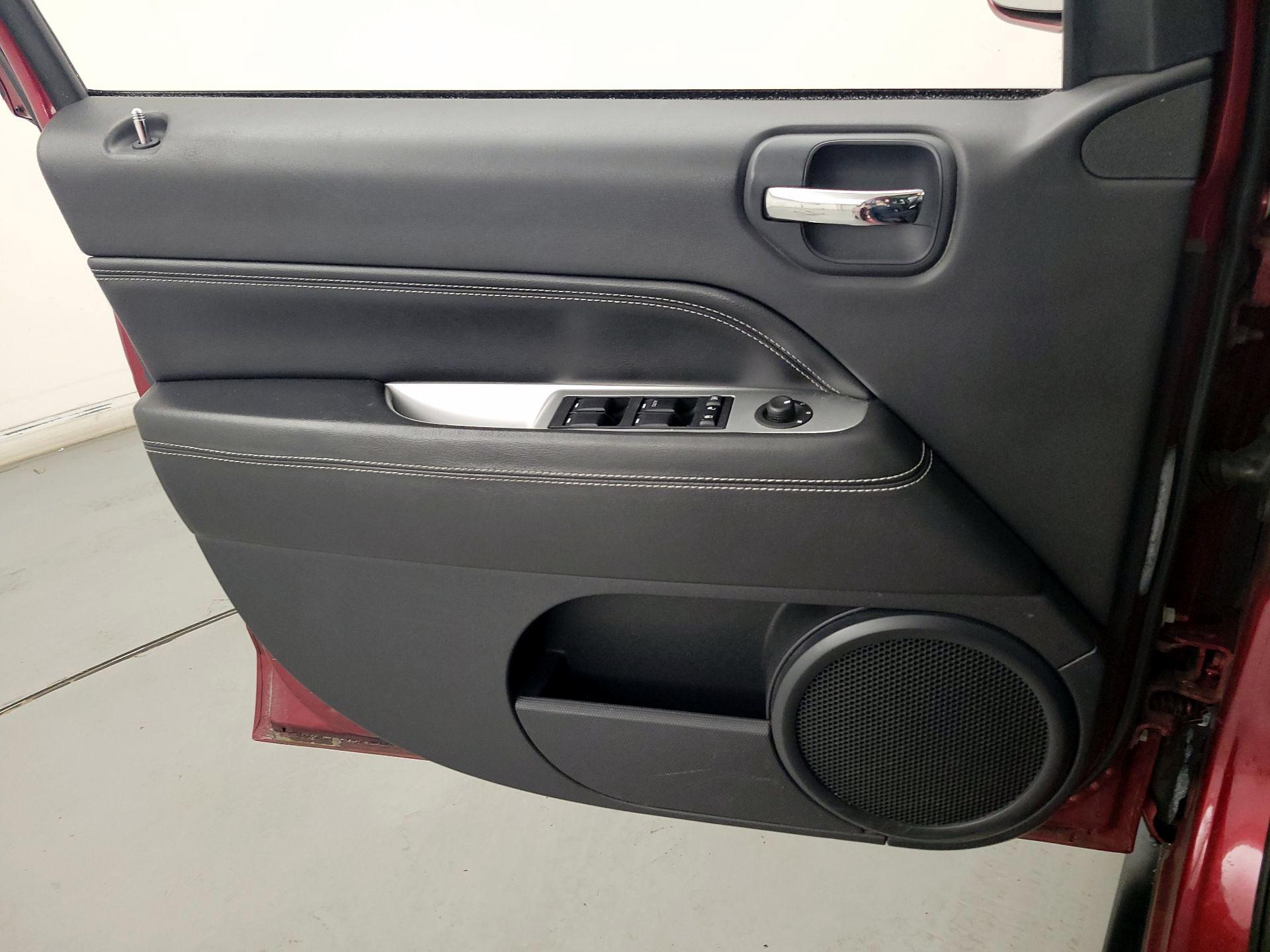 Thumbnail: 2015 Jeep Compass - 12