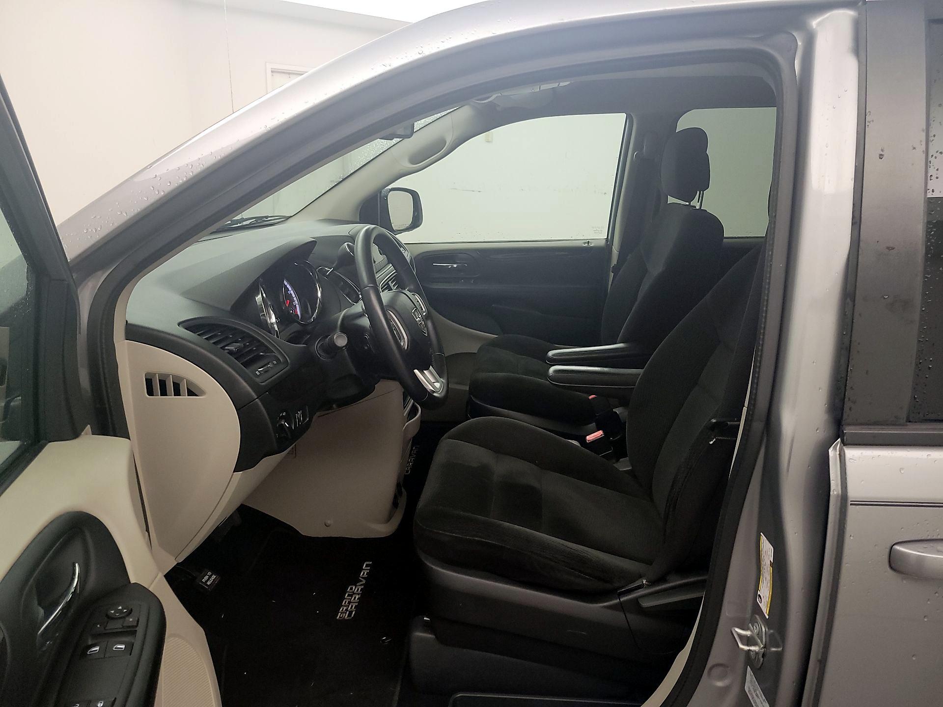 Thumbnail: 2016 Dodge Grand Caravan - 11