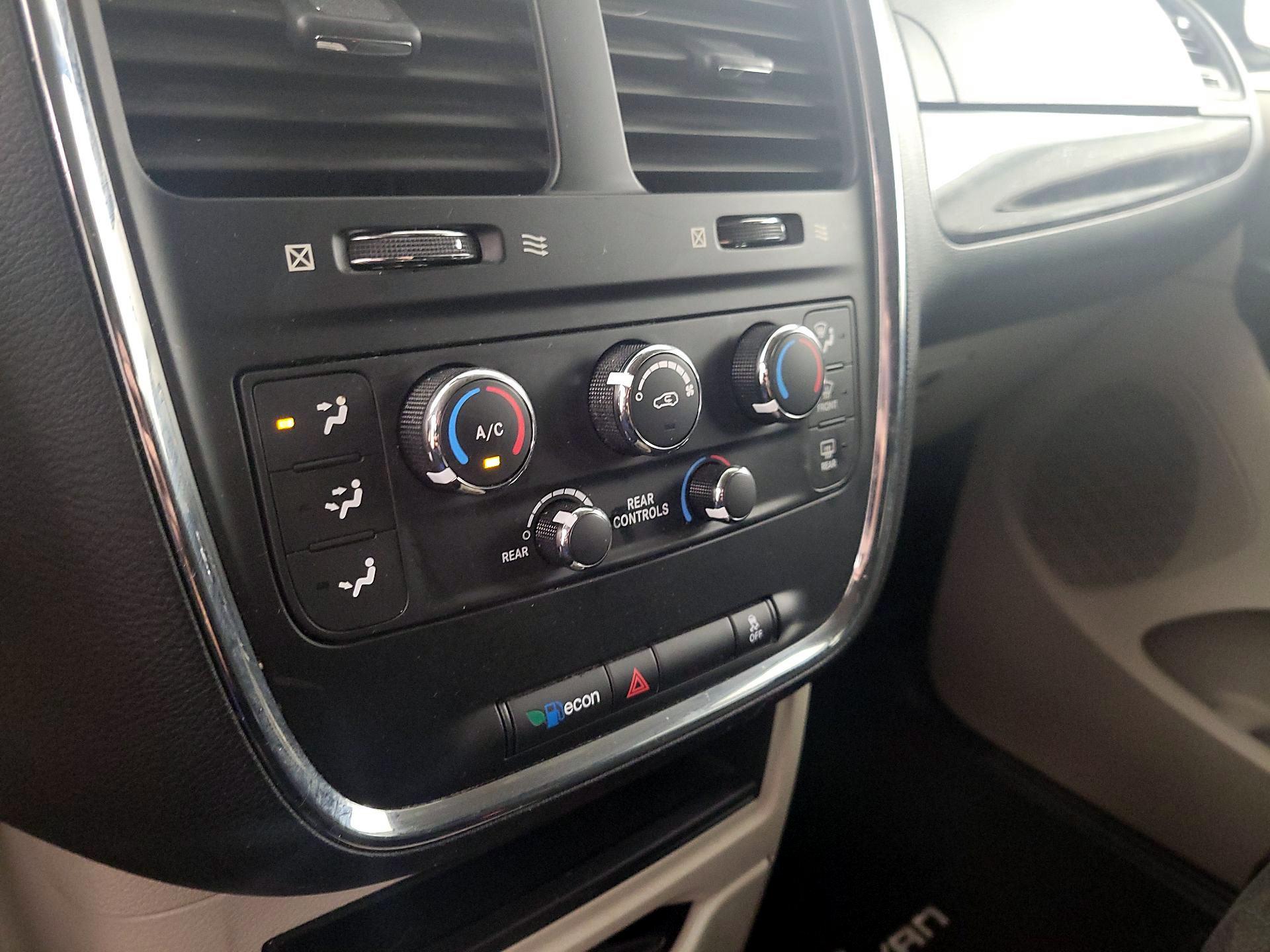 Thumbnail: 2016 Dodge Grand Caravan - 15