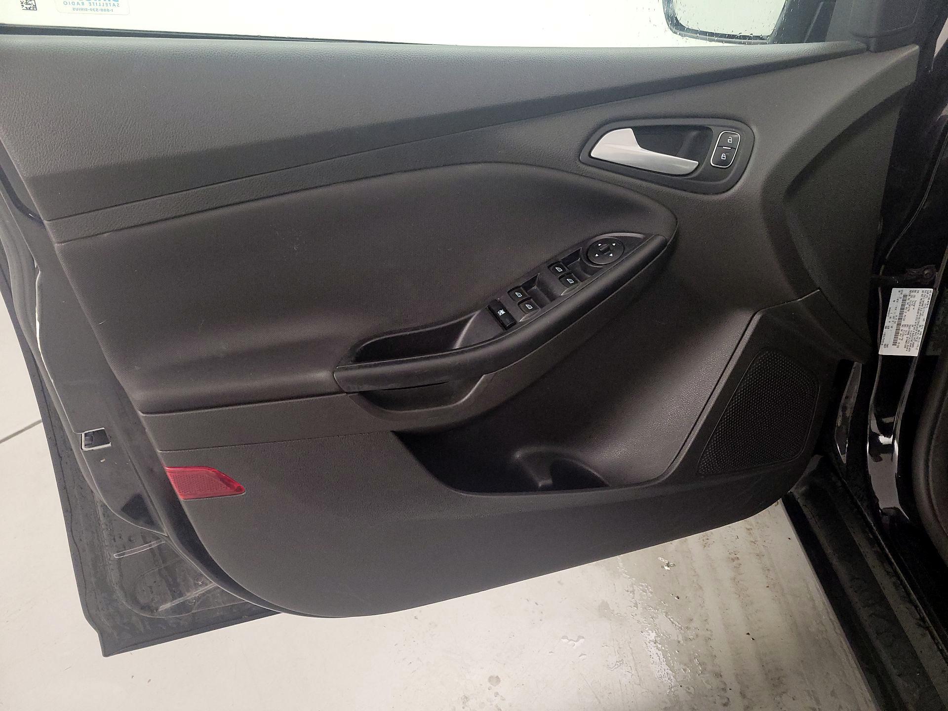 Thumbnail: 2016 Ford Focus - 12
