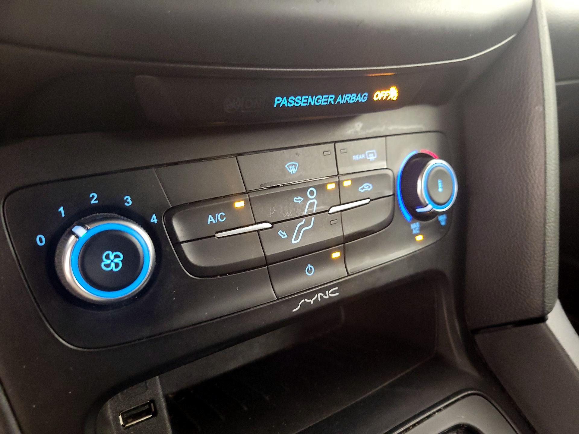 Thumbnail: 2016 Ford Focus - 16