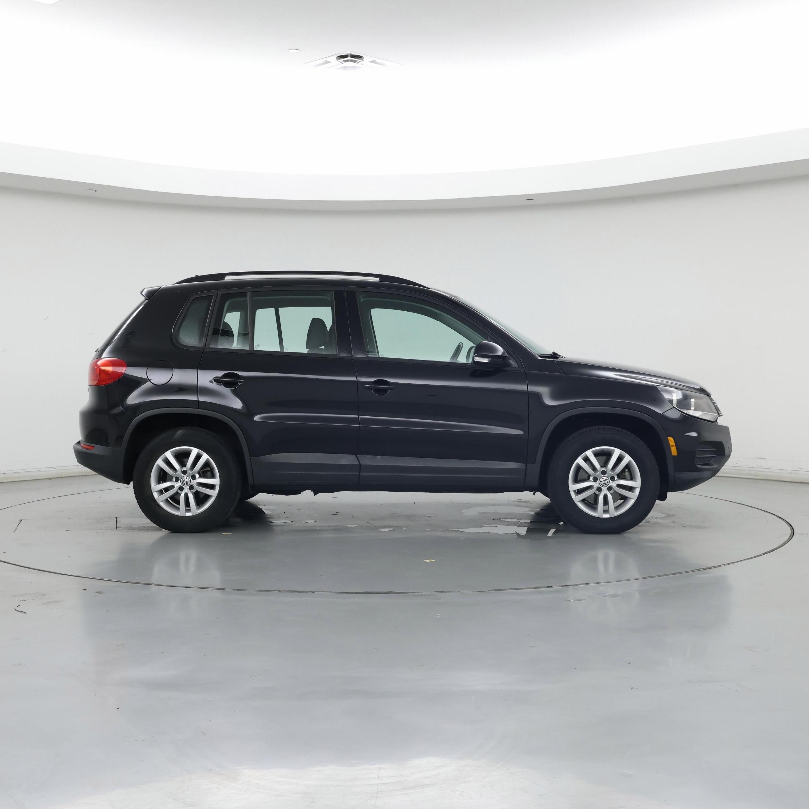 Thumbnail: 2017 Volkswagen Tiguan - 7