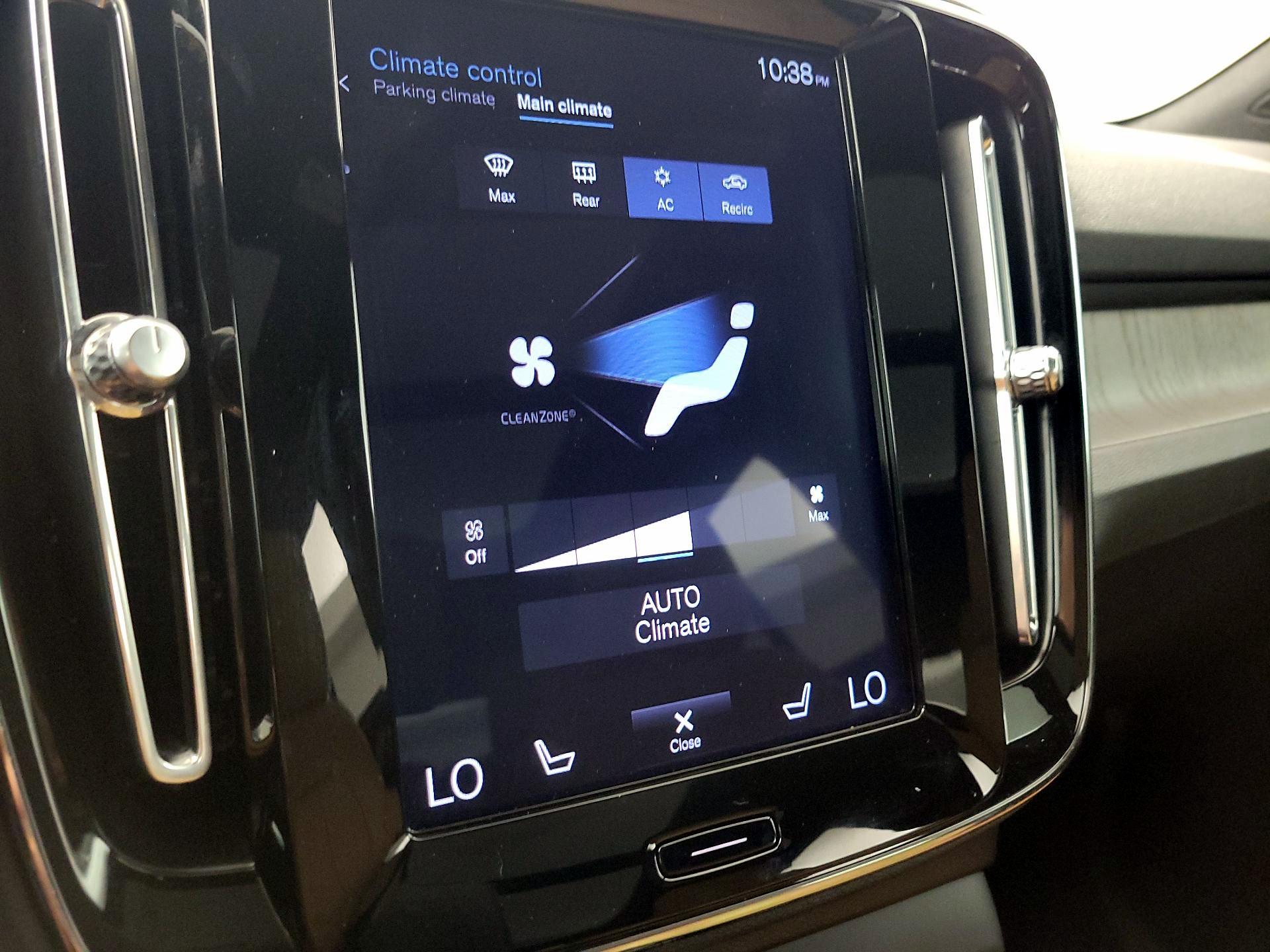 Thumbnail: 2020 Volvo XC40 - 16