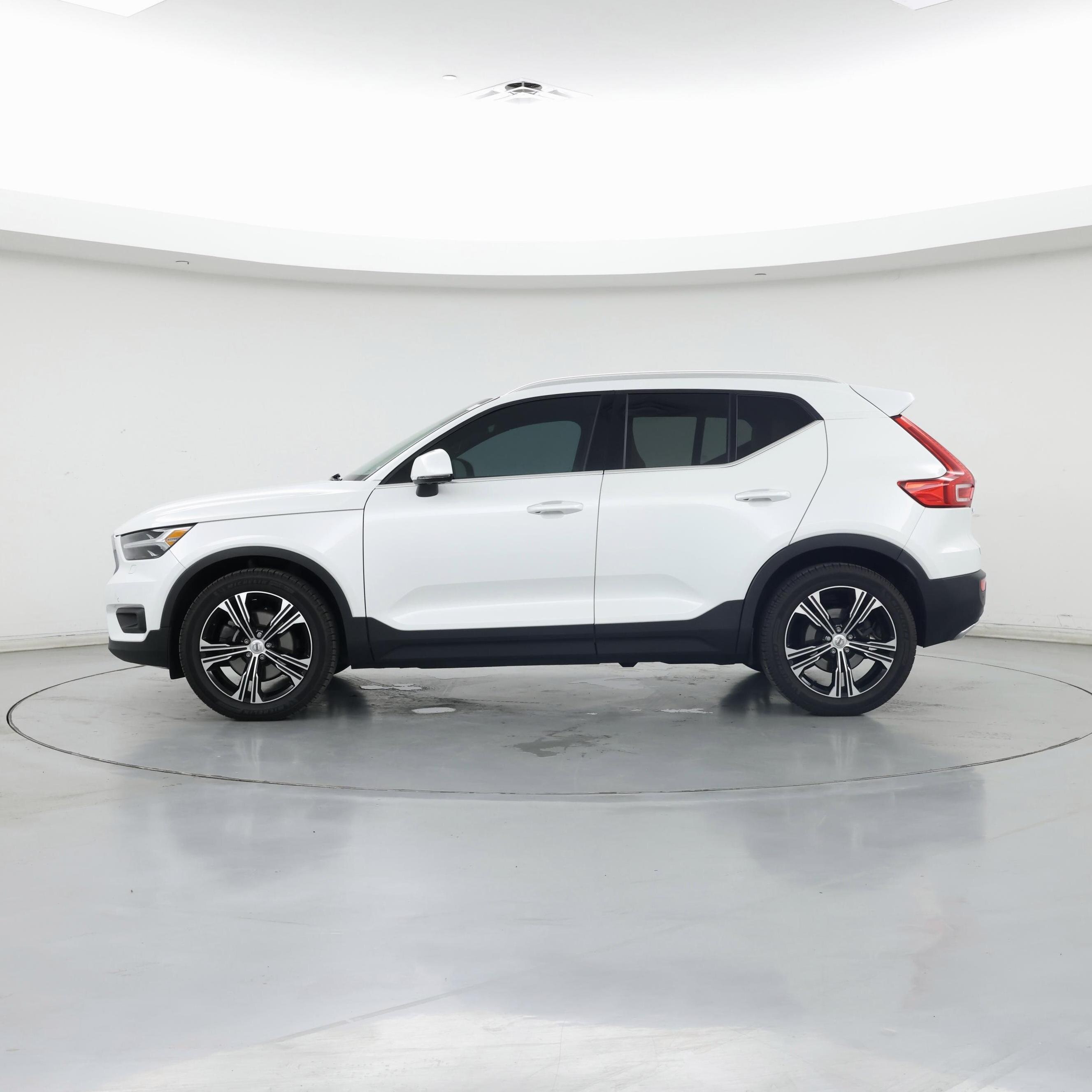 Thumbnail: 2020 Volvo XC40 - 3