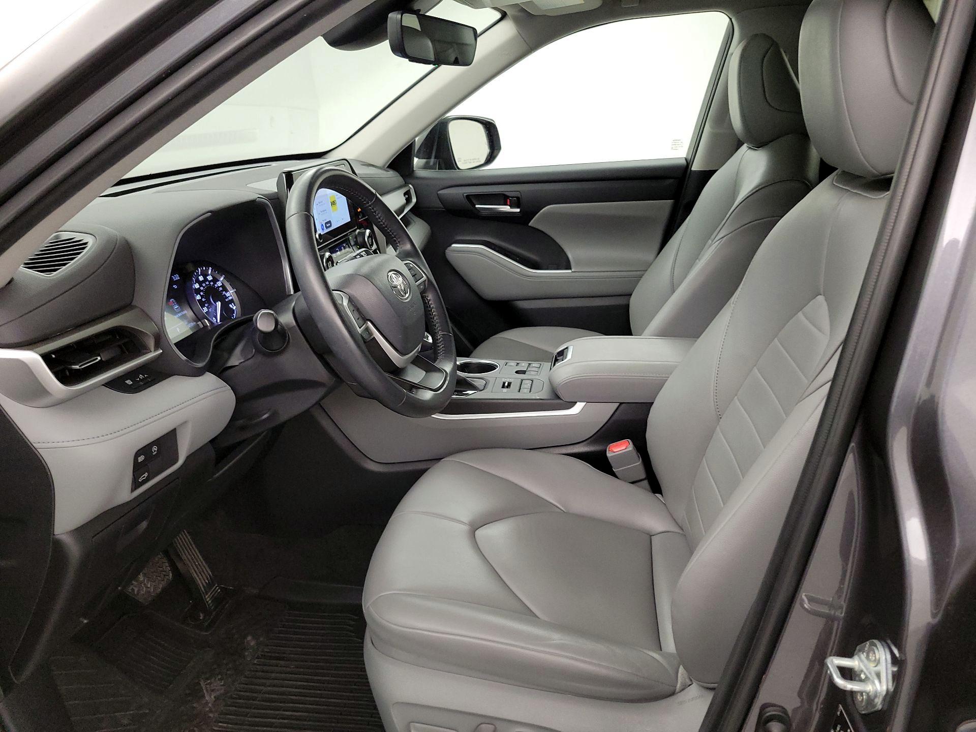 Thumbnail: 2023 Toyota Highlander - 11