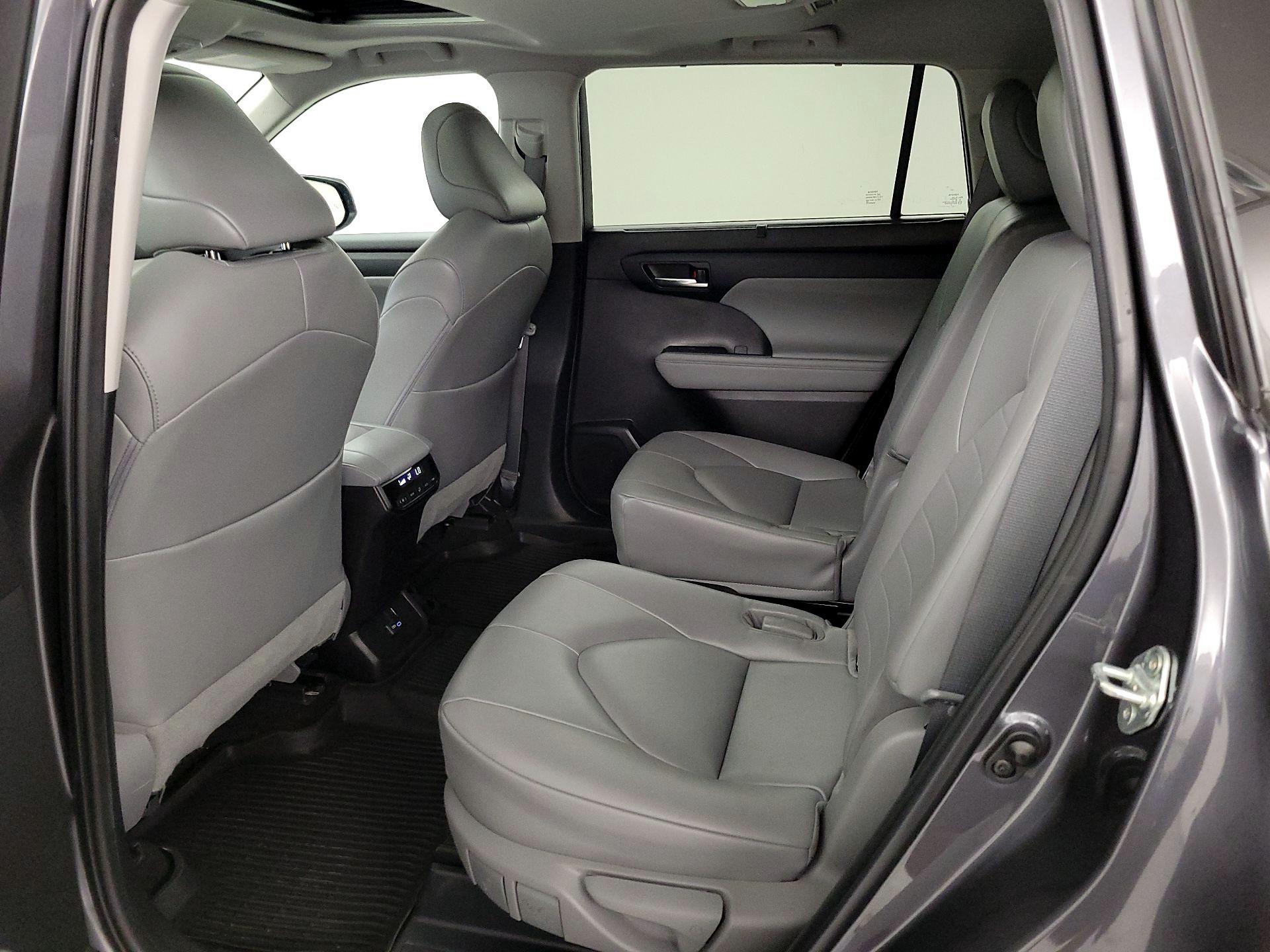 Thumbnail: 2023 Toyota Highlander - 20