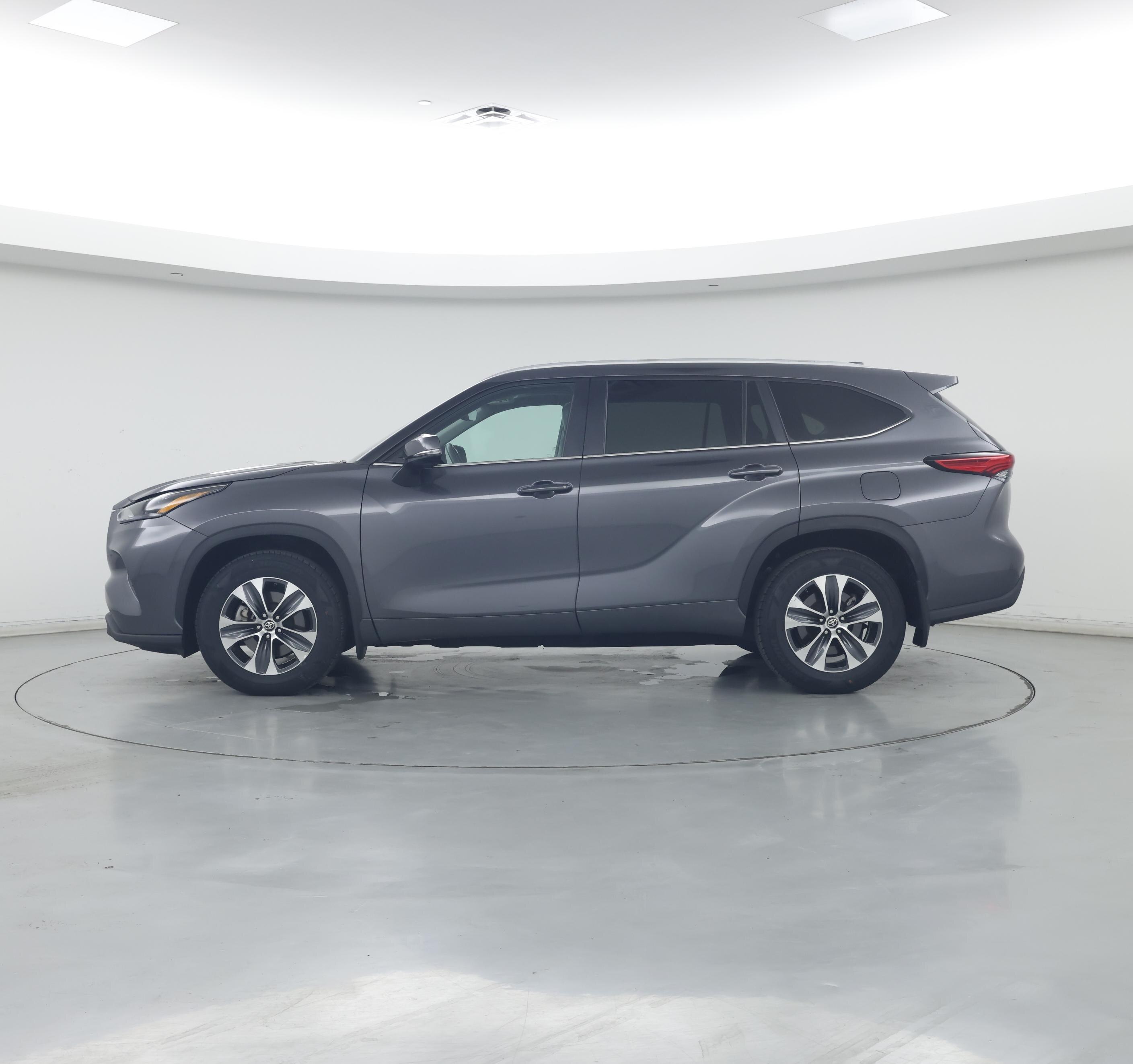 Thumbnail: 2023 Toyota Highlander - 3