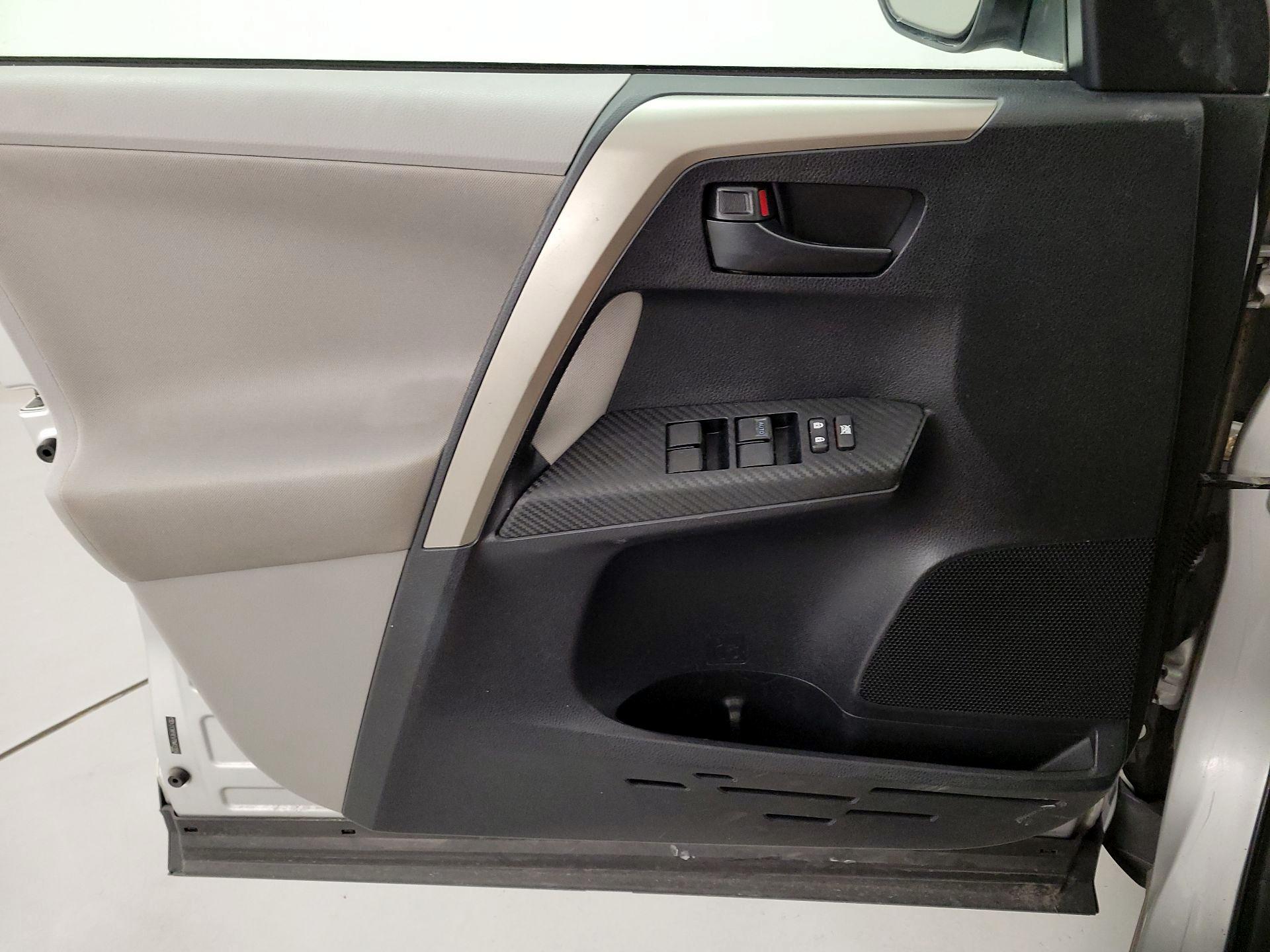 Thumbnail: 2013 Toyota RAV4 - 12