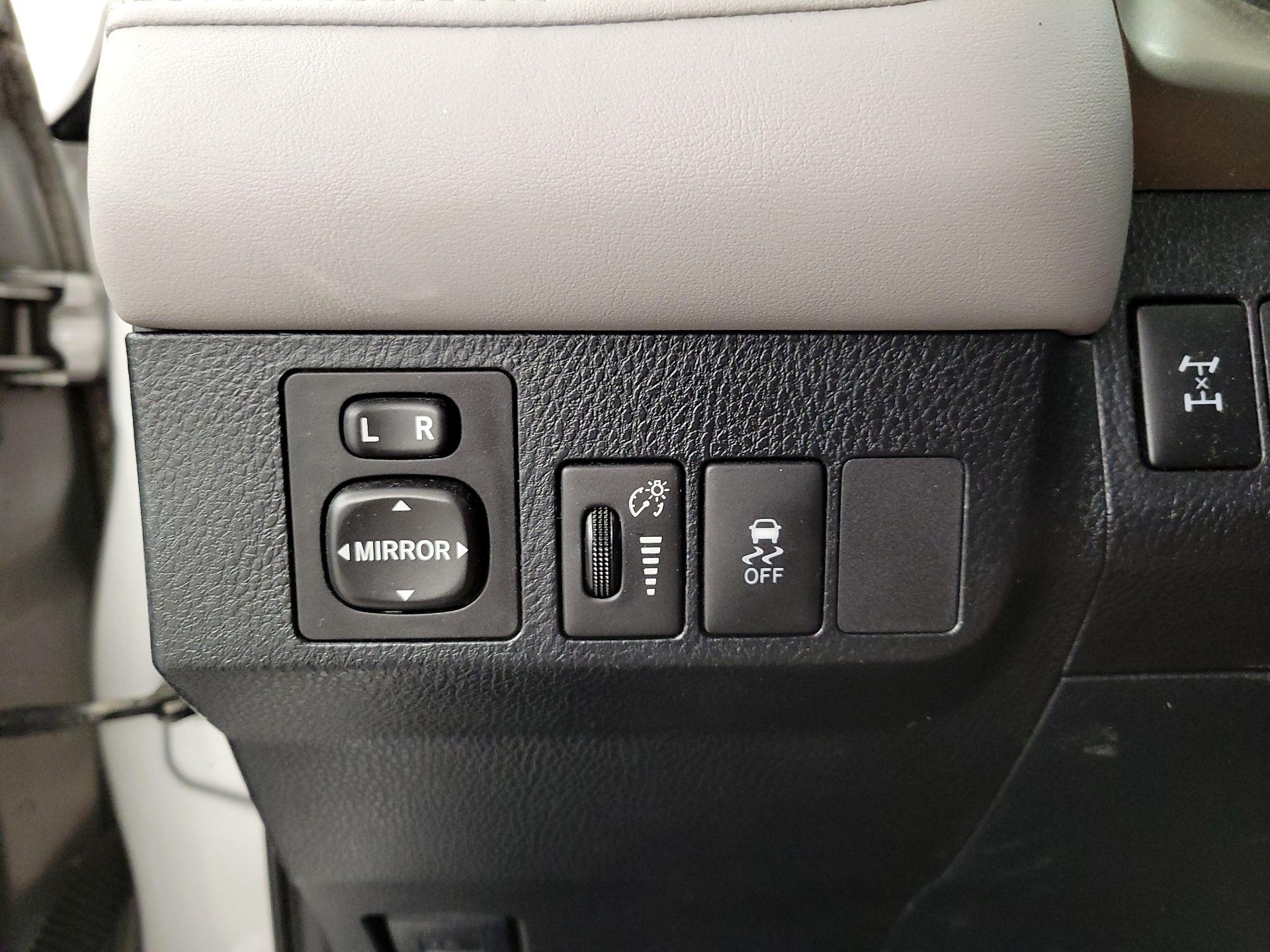 Thumbnail: 2013 Toyota RAV4 - 13