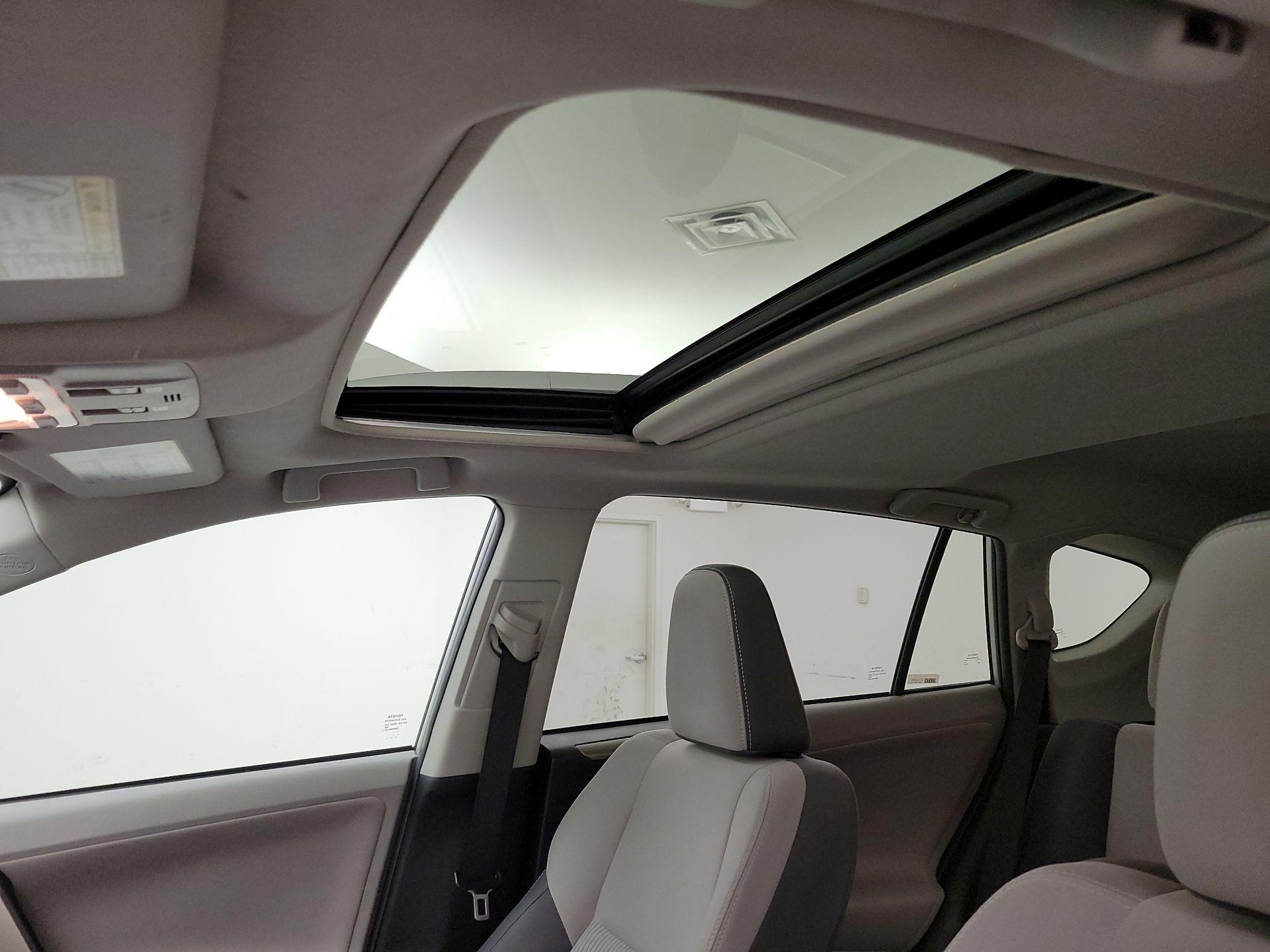 Thumbnail: 2013 Toyota RAV4 - 19