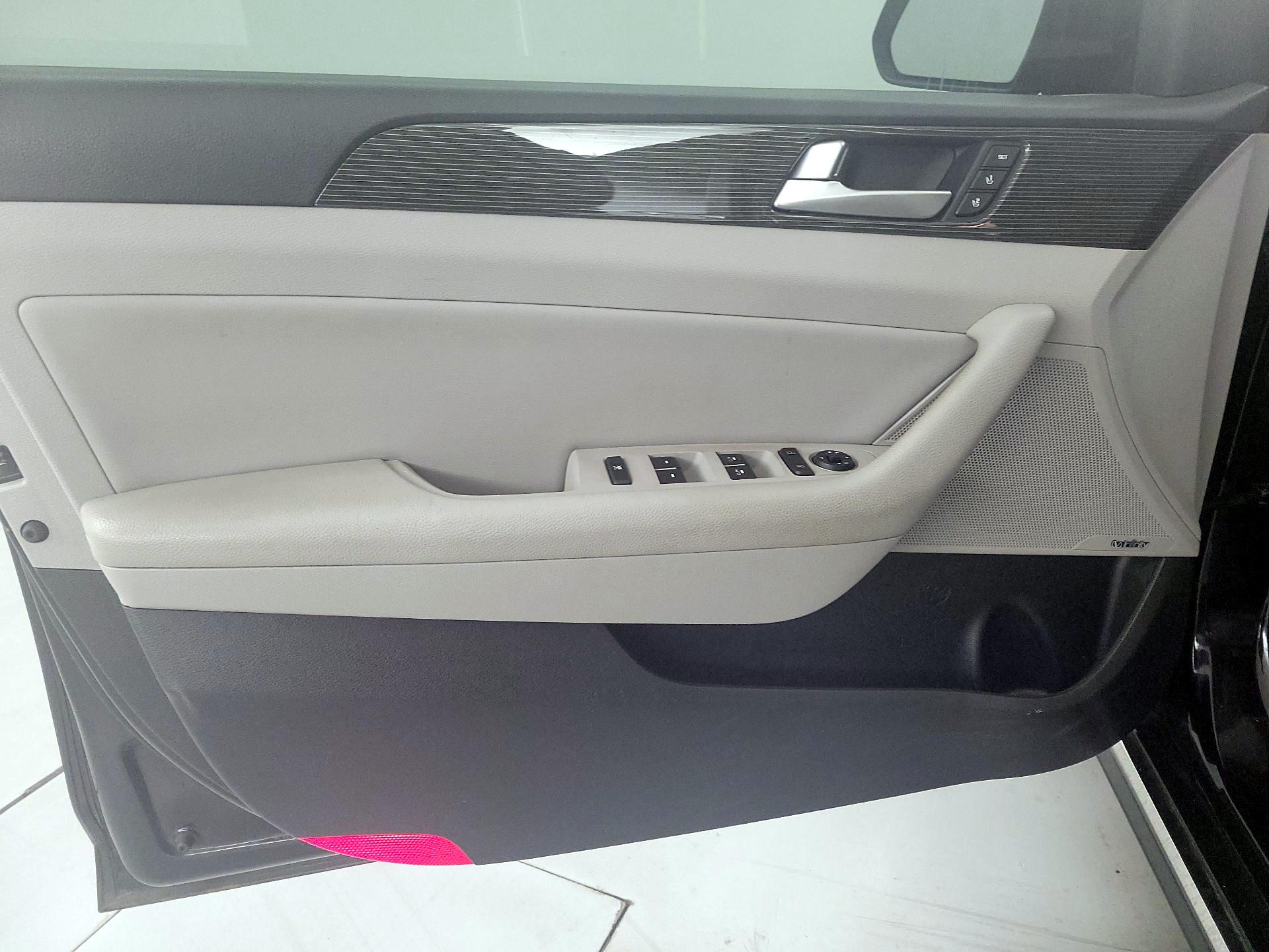 Thumbnail: 2019 Hyundai Sonata - 12