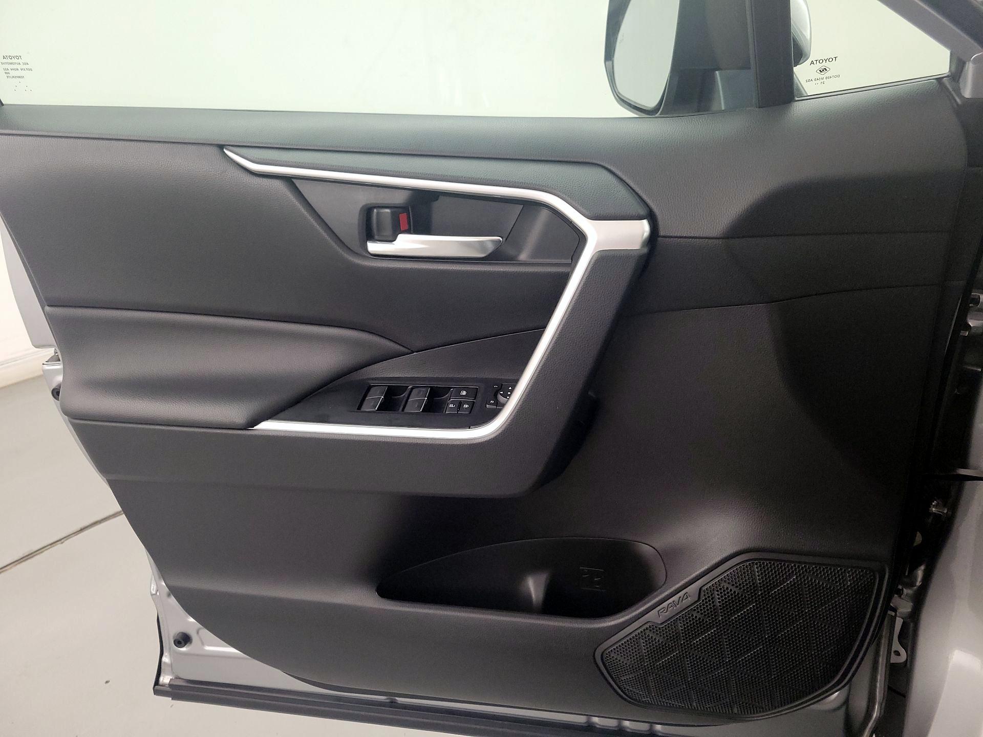 Thumbnail: 2022 Toyota RAV4 - 12
