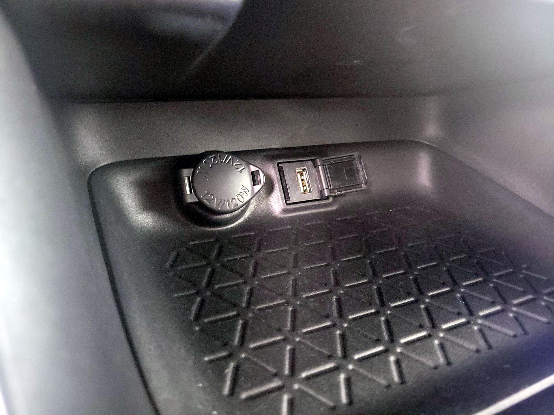 Thumbnail: 2022 Toyota RAV4 - 18