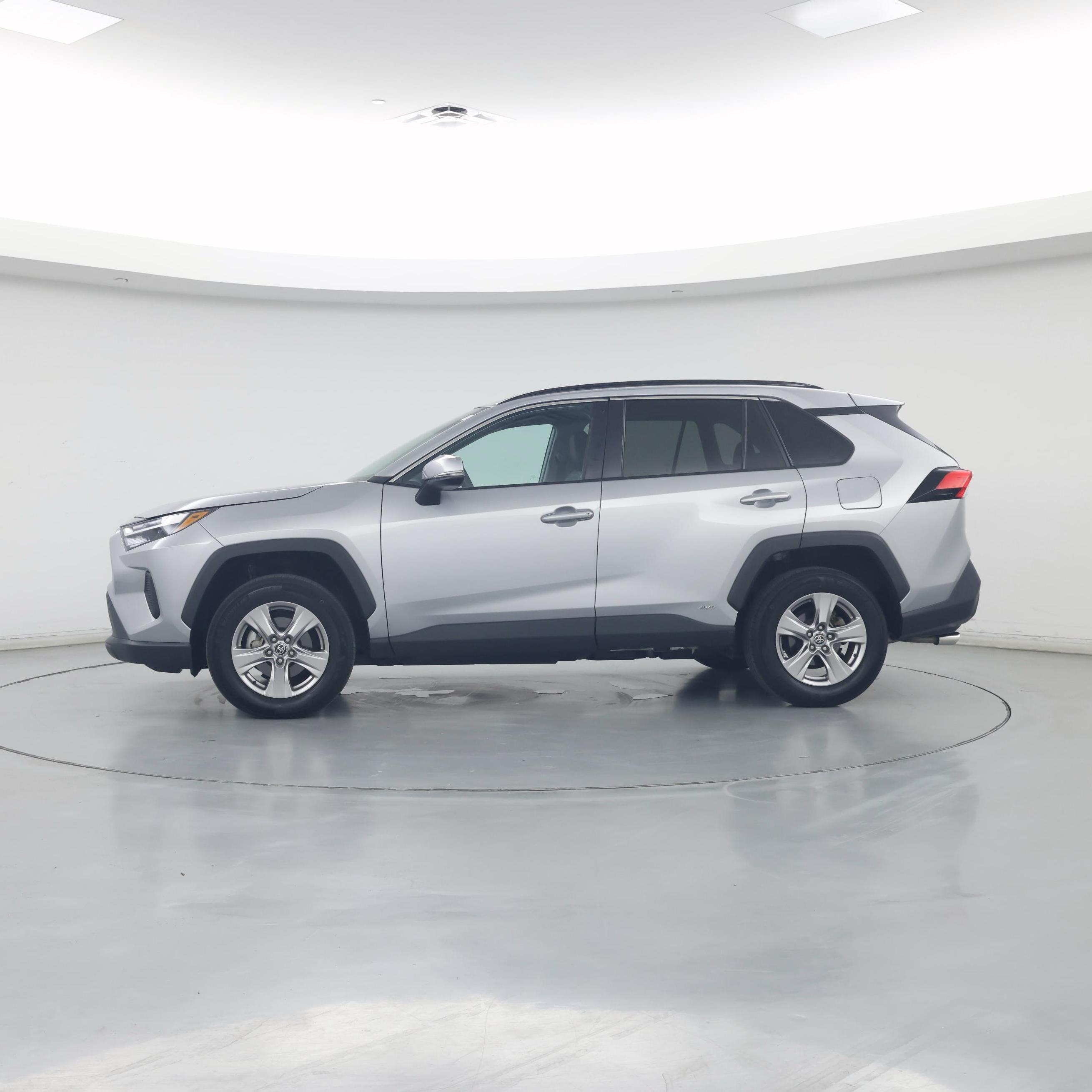 Thumbnail: 2022 Toyota RAV4 - 3