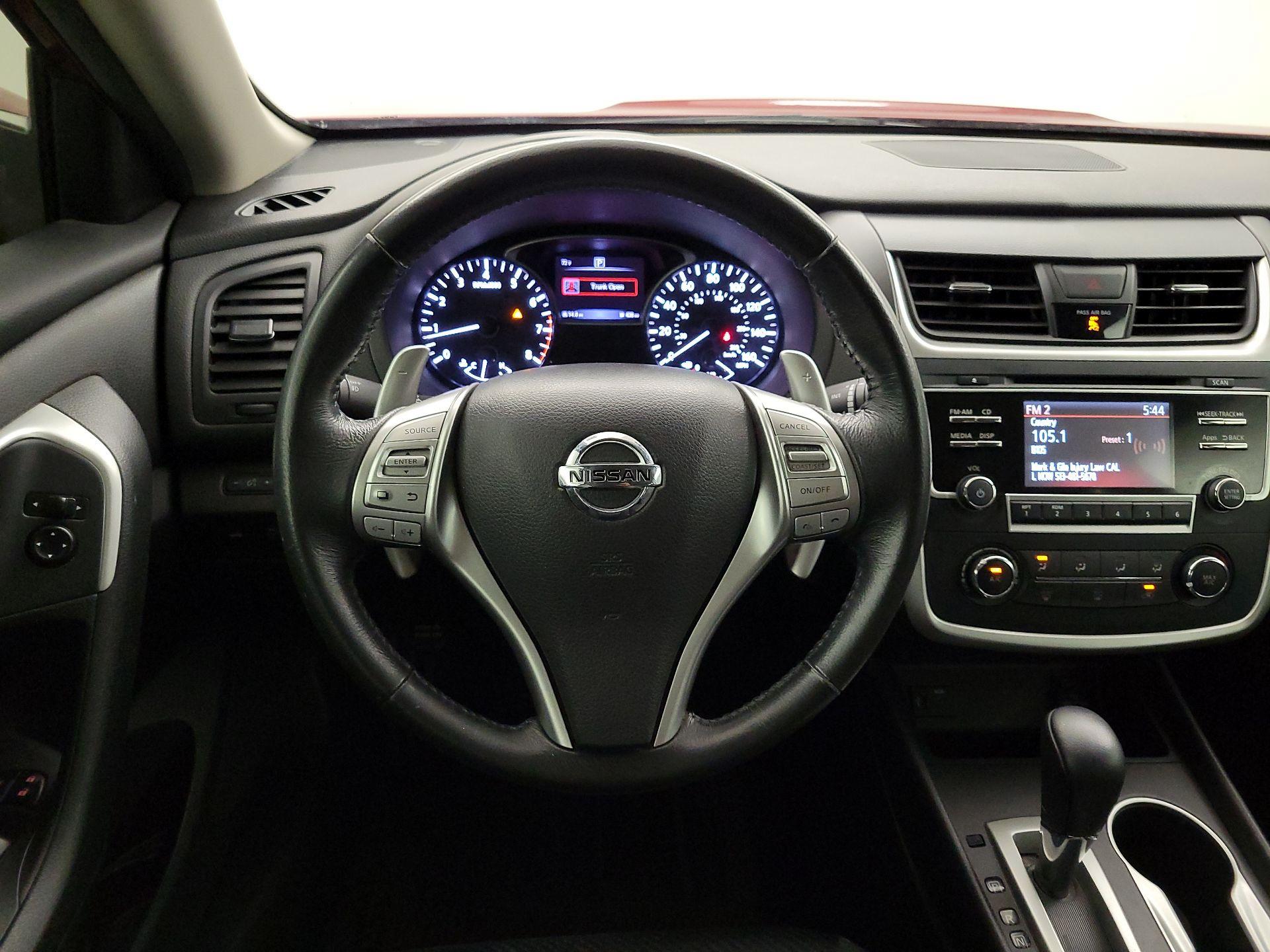Thumbnail: 2016 Nissan Altima - 10