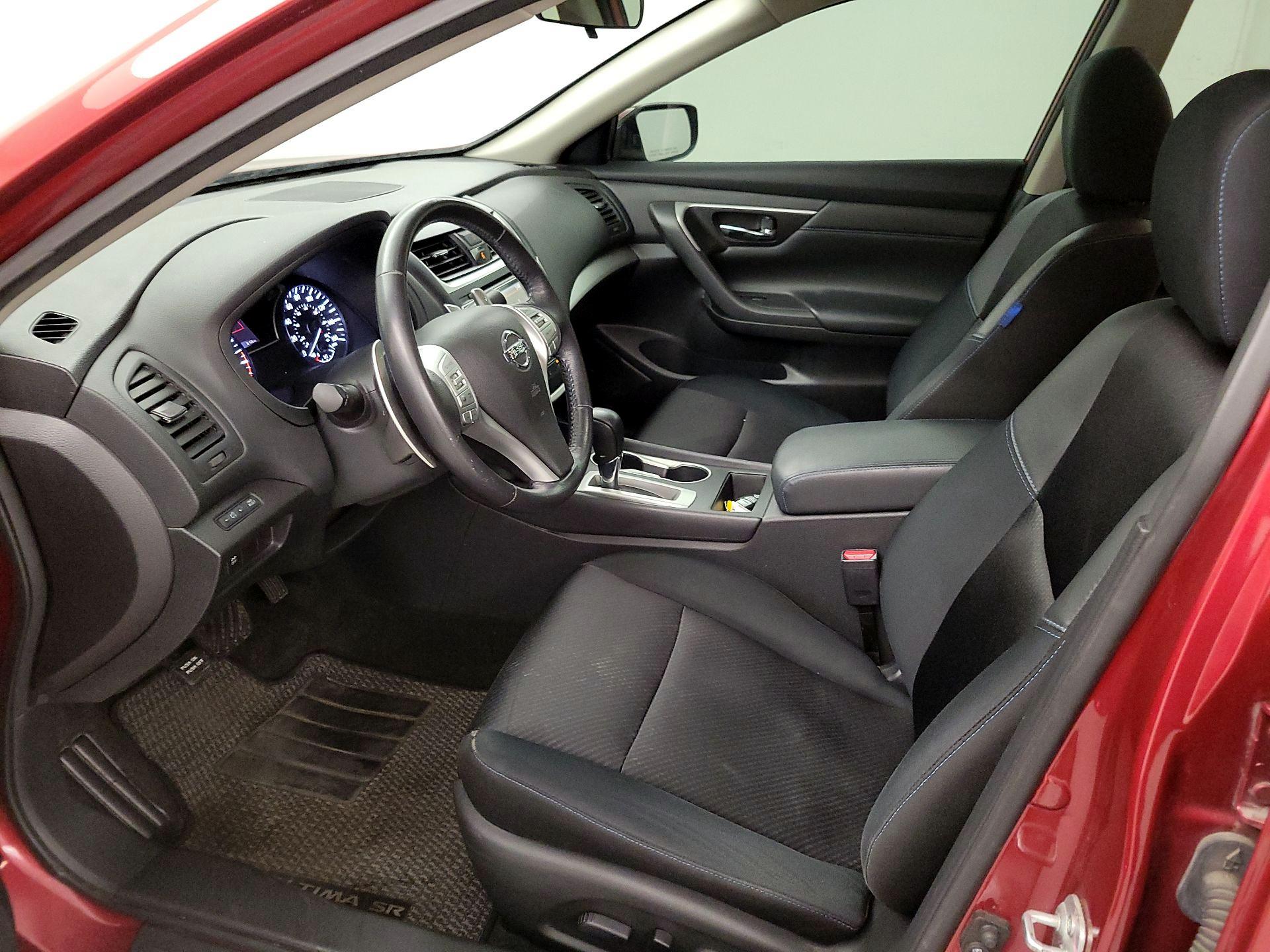 Thumbnail: 2016 Nissan Altima - 11