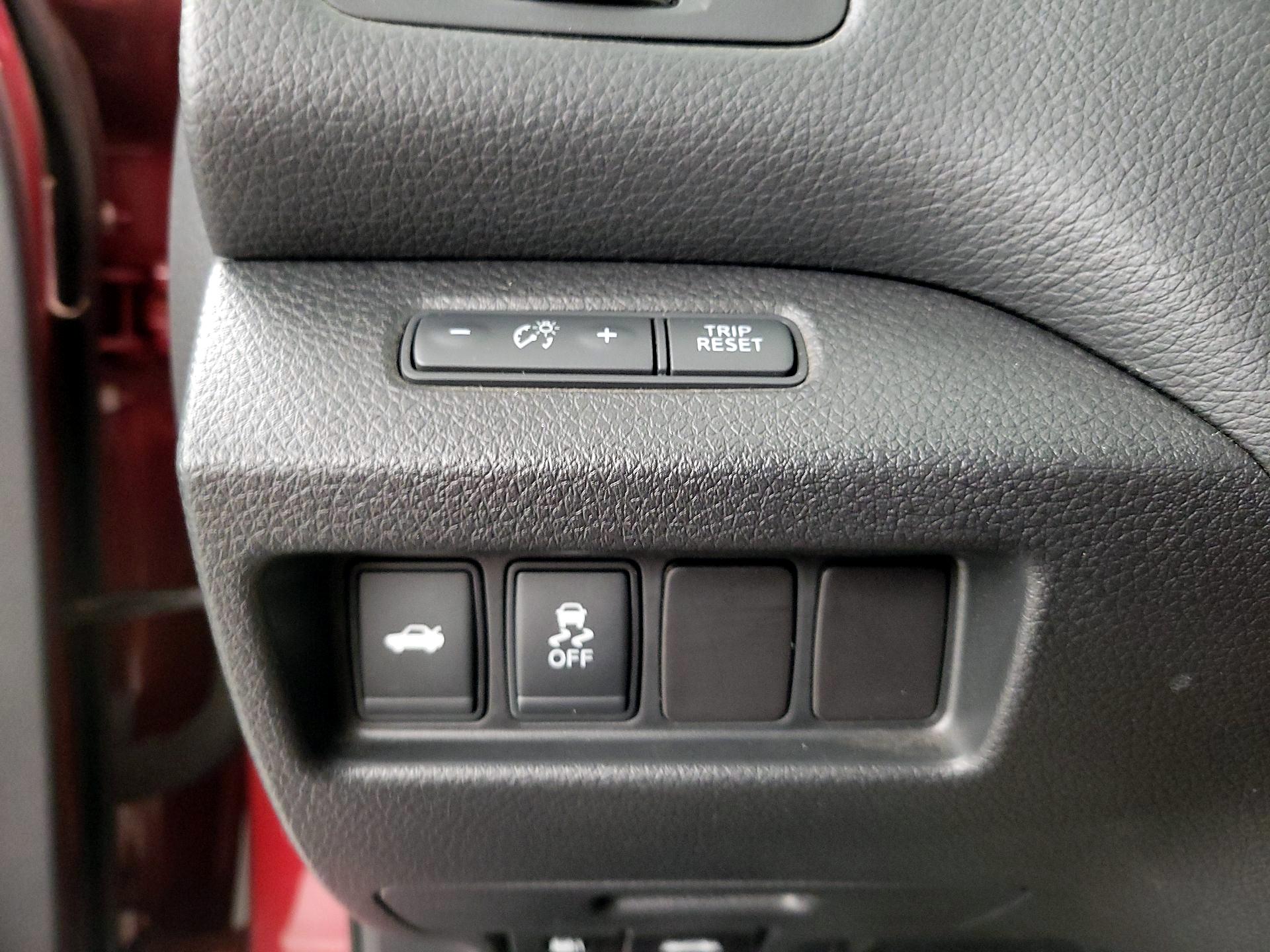 Thumbnail: 2016 Nissan Altima - 13