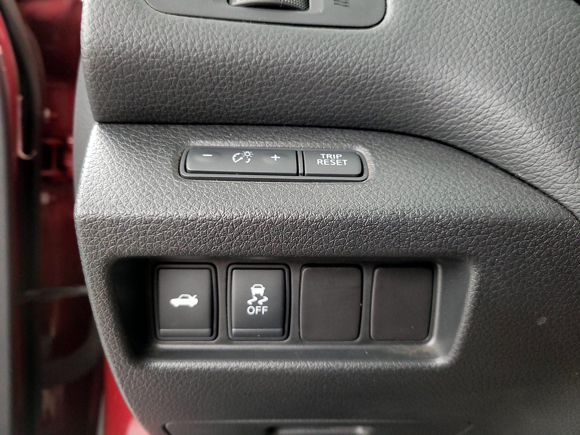 Thumbnail: 2016 Nissan Altima - 14