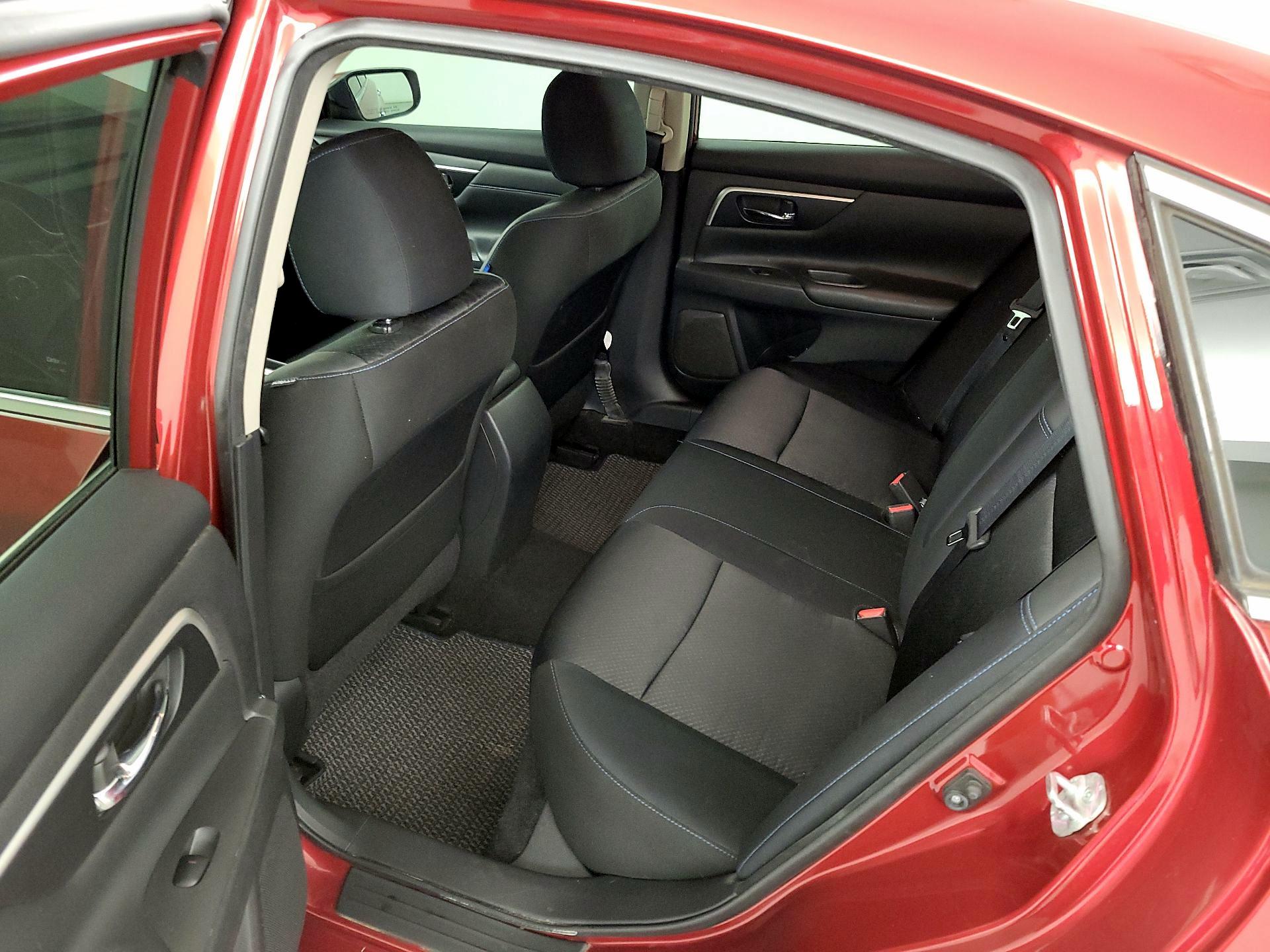 Thumbnail: 2016 Nissan Altima - 20