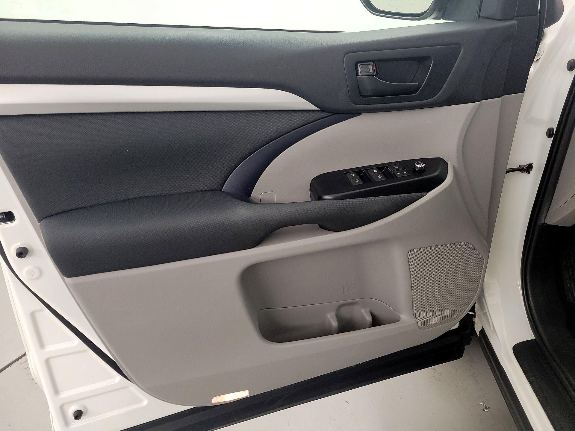 Thumbnail: 2019 Toyota Highlander - 12