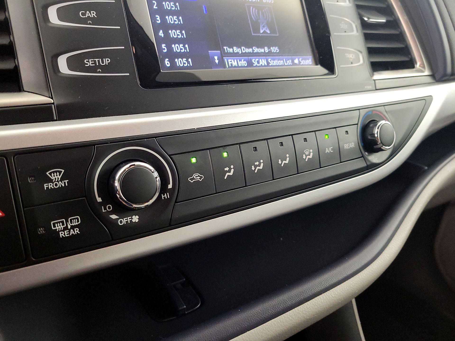 Thumbnail: 2019 Toyota Highlander - 16