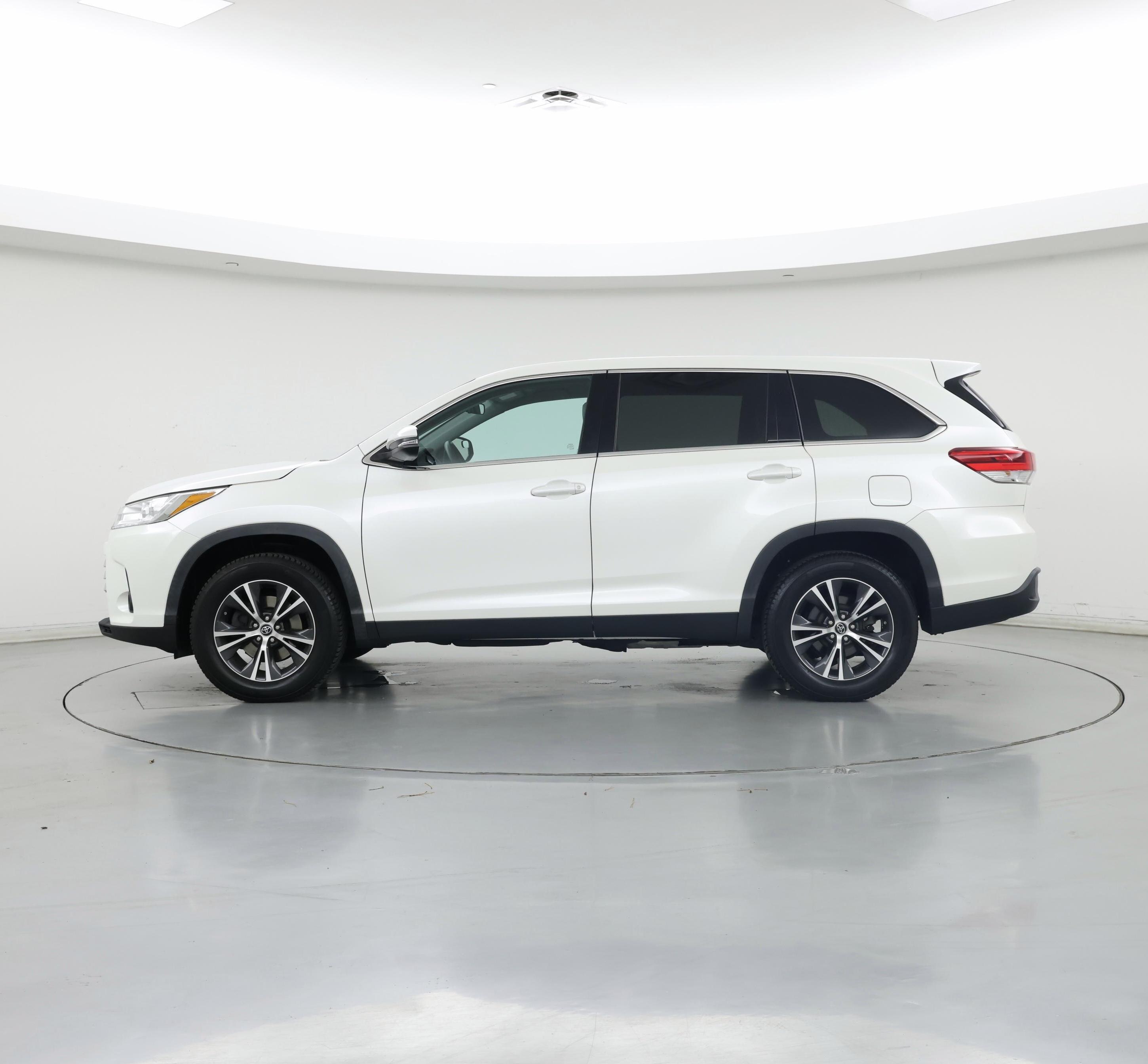 Thumbnail: 2019 Toyota Highlander - 3