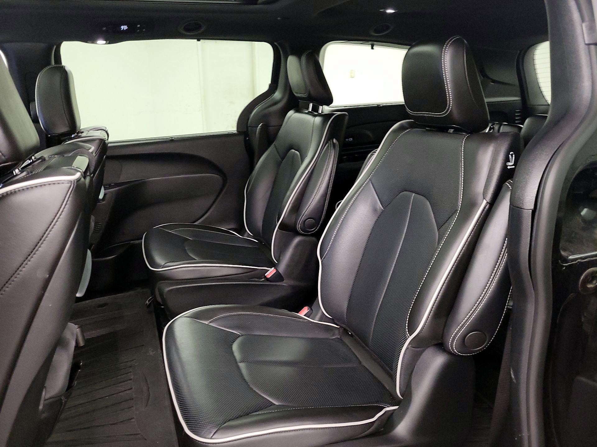 Thumbnail: 2022 Chrysler Pacifica - 20