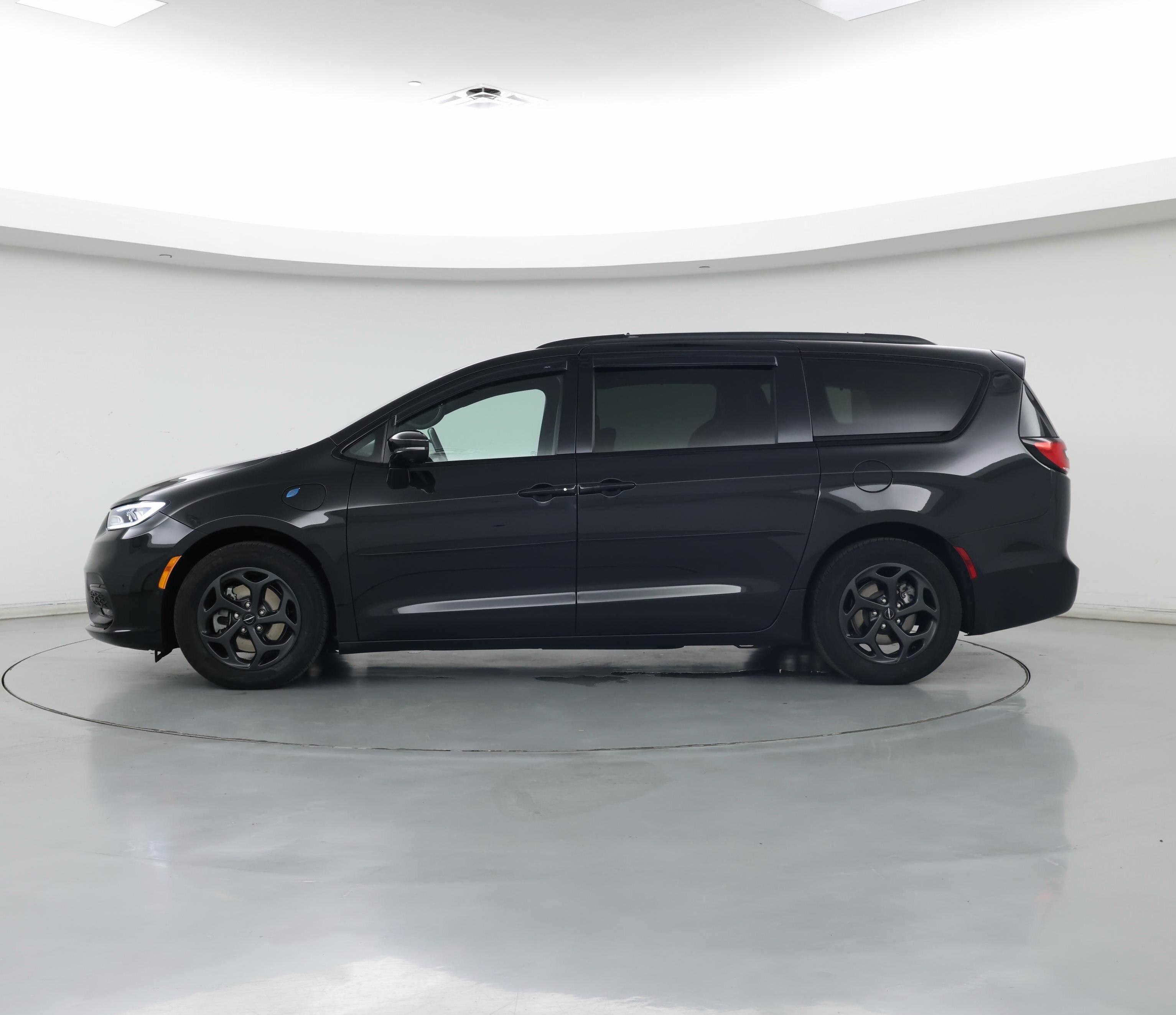 Thumbnail: 2022 Chrysler Pacifica - 3