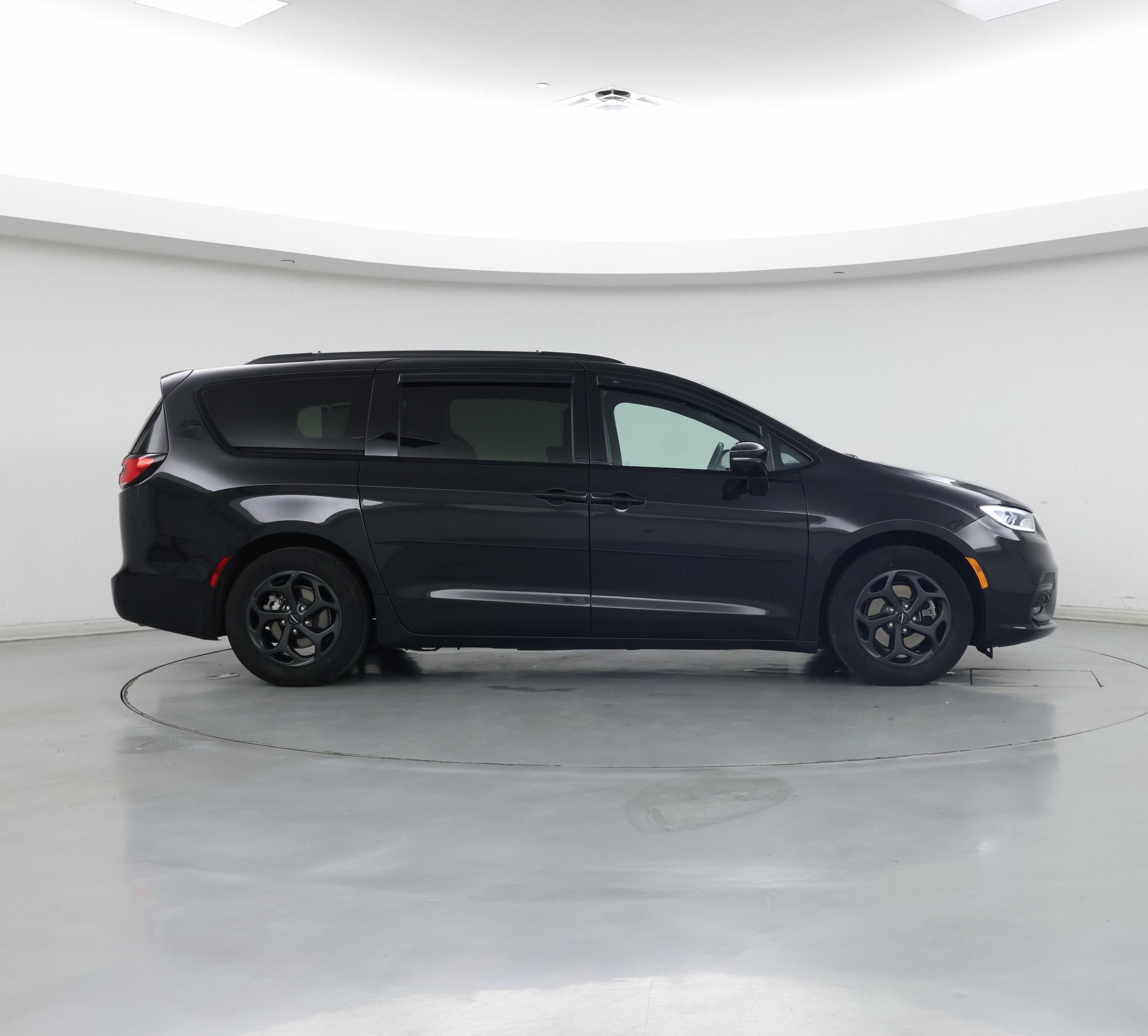 Thumbnail: 2022 Chrysler Pacifica - 7