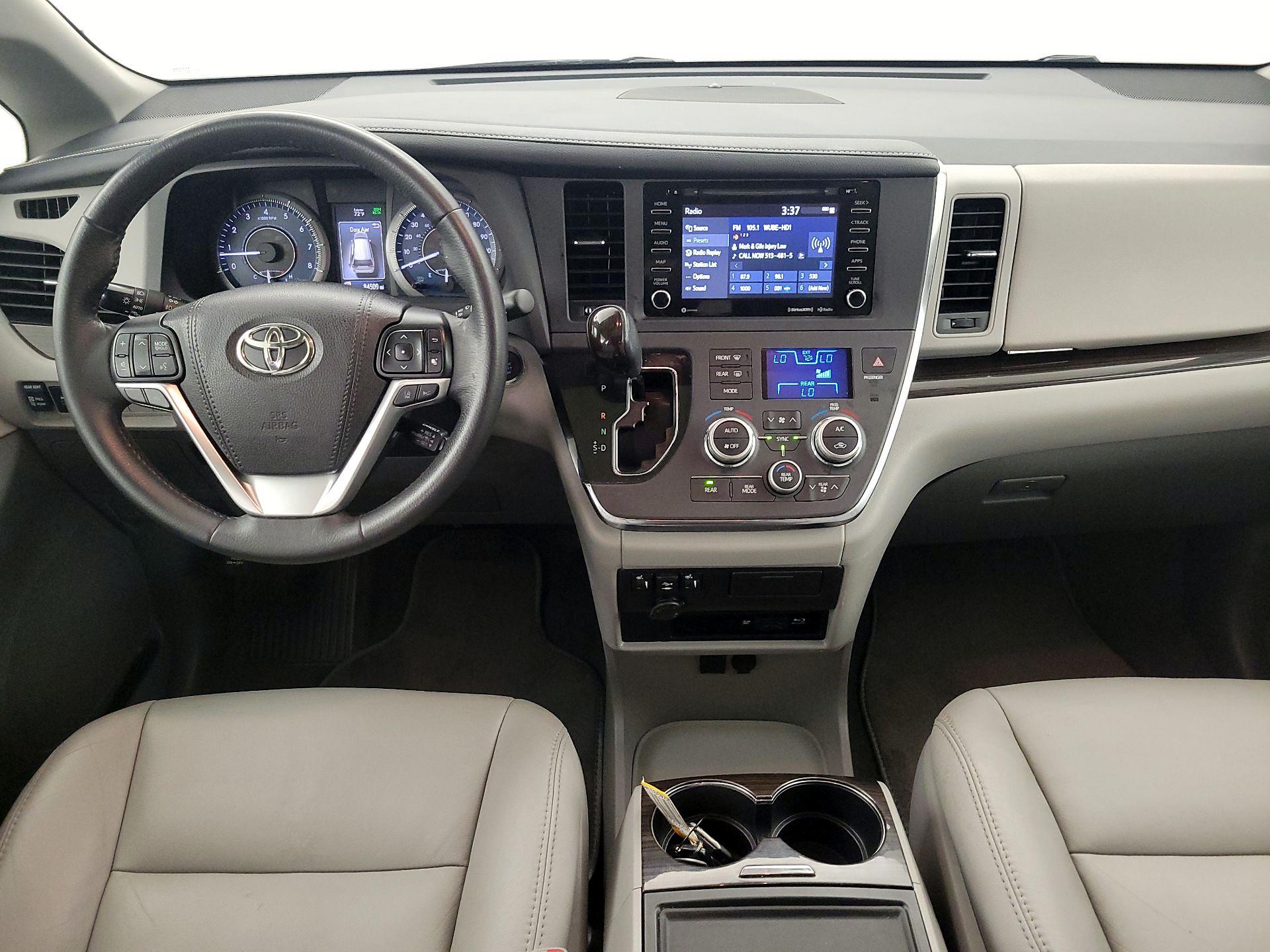 Thumbnail: 2018 Toyota Sienna - 9