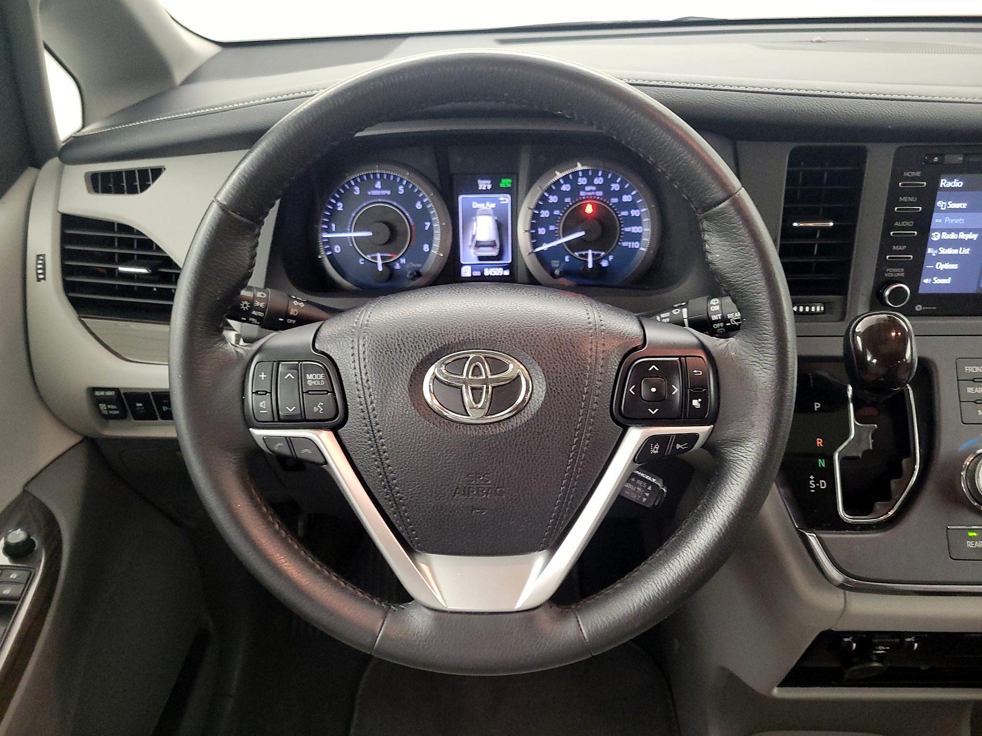 Thumbnail: 2018 Toyota Sienna - 10