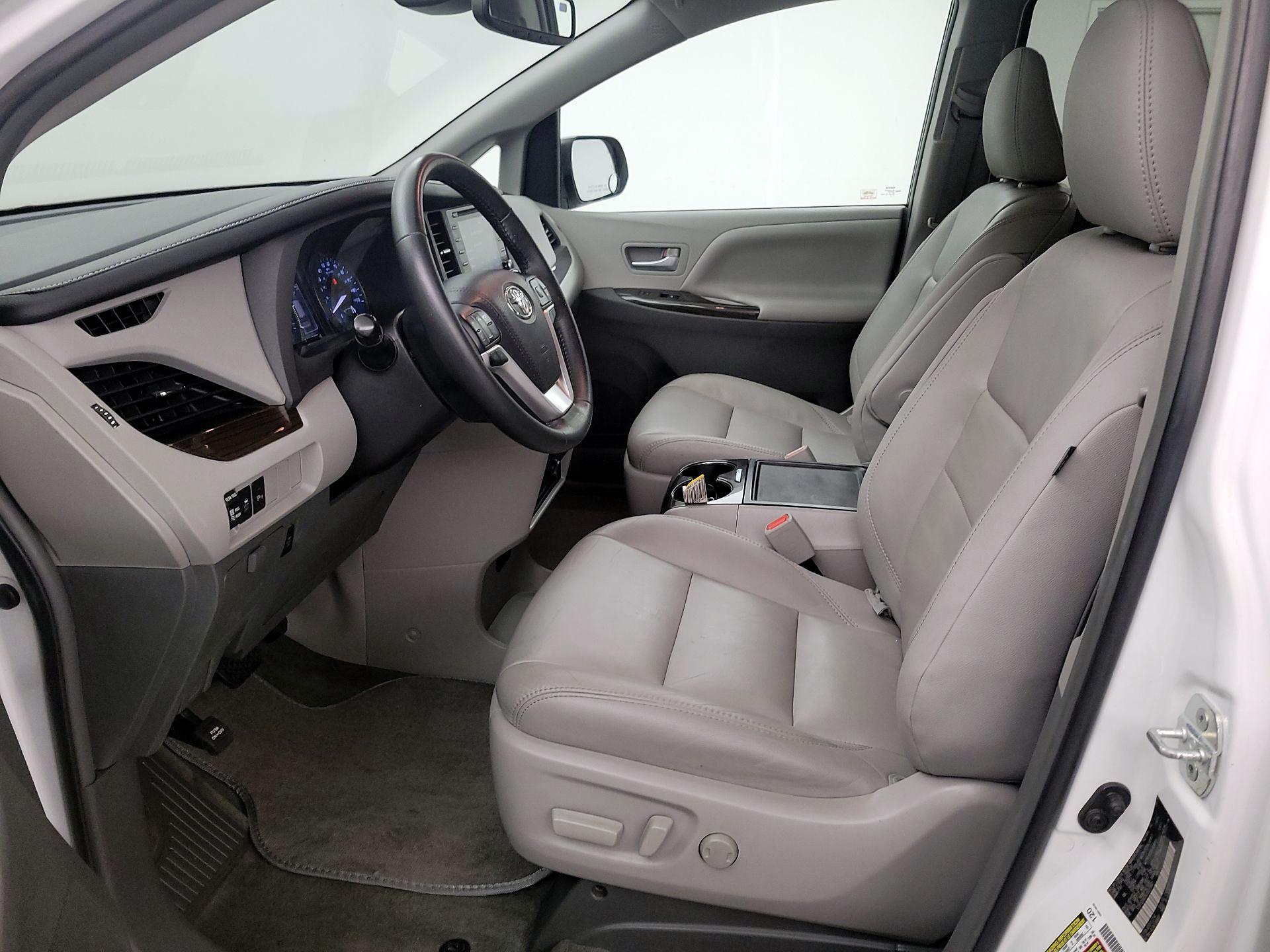 Thumbnail: 2018 Toyota Sienna - 11