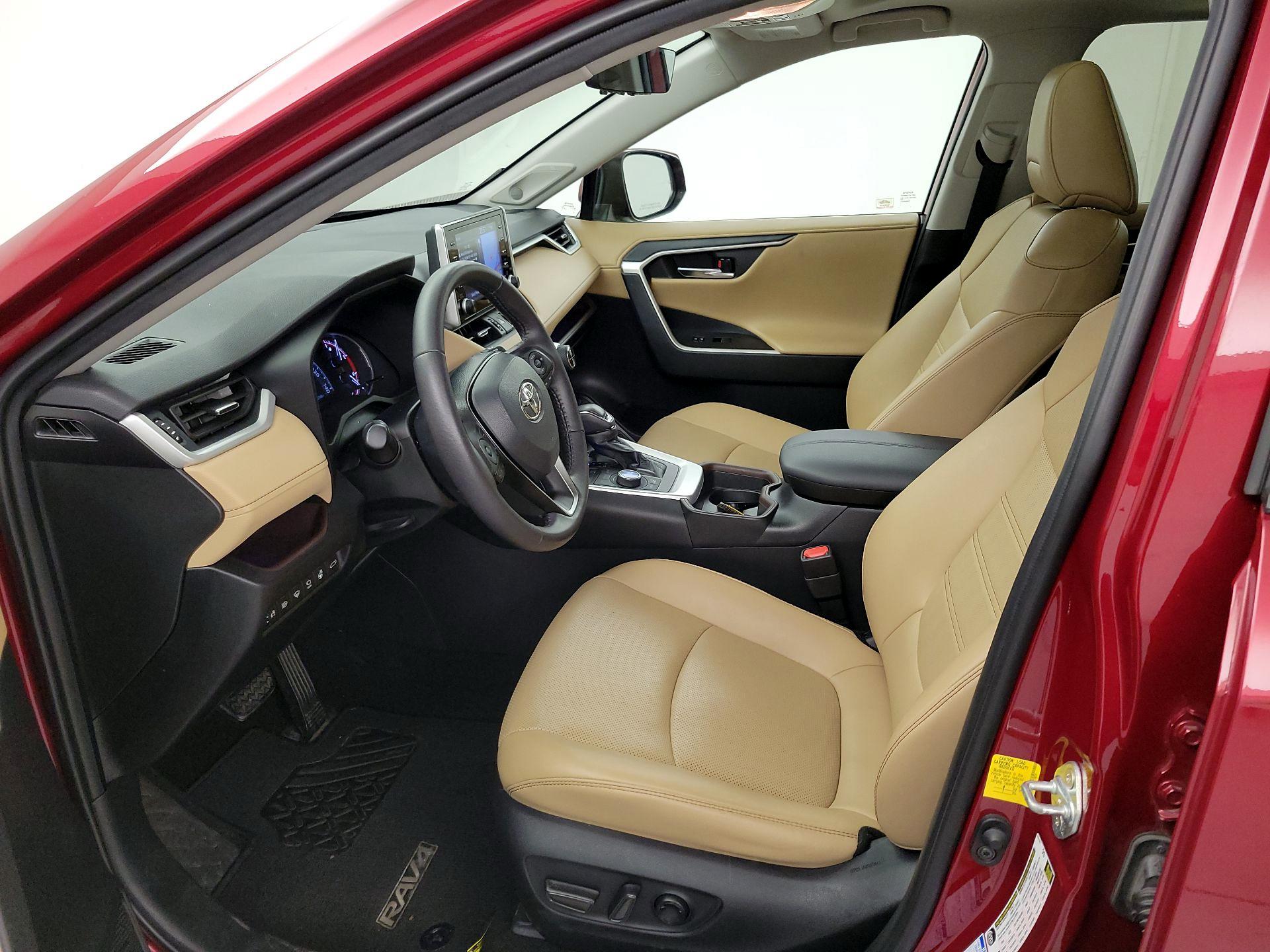 Thumbnail: 2021 Toyota RAV4 - 11