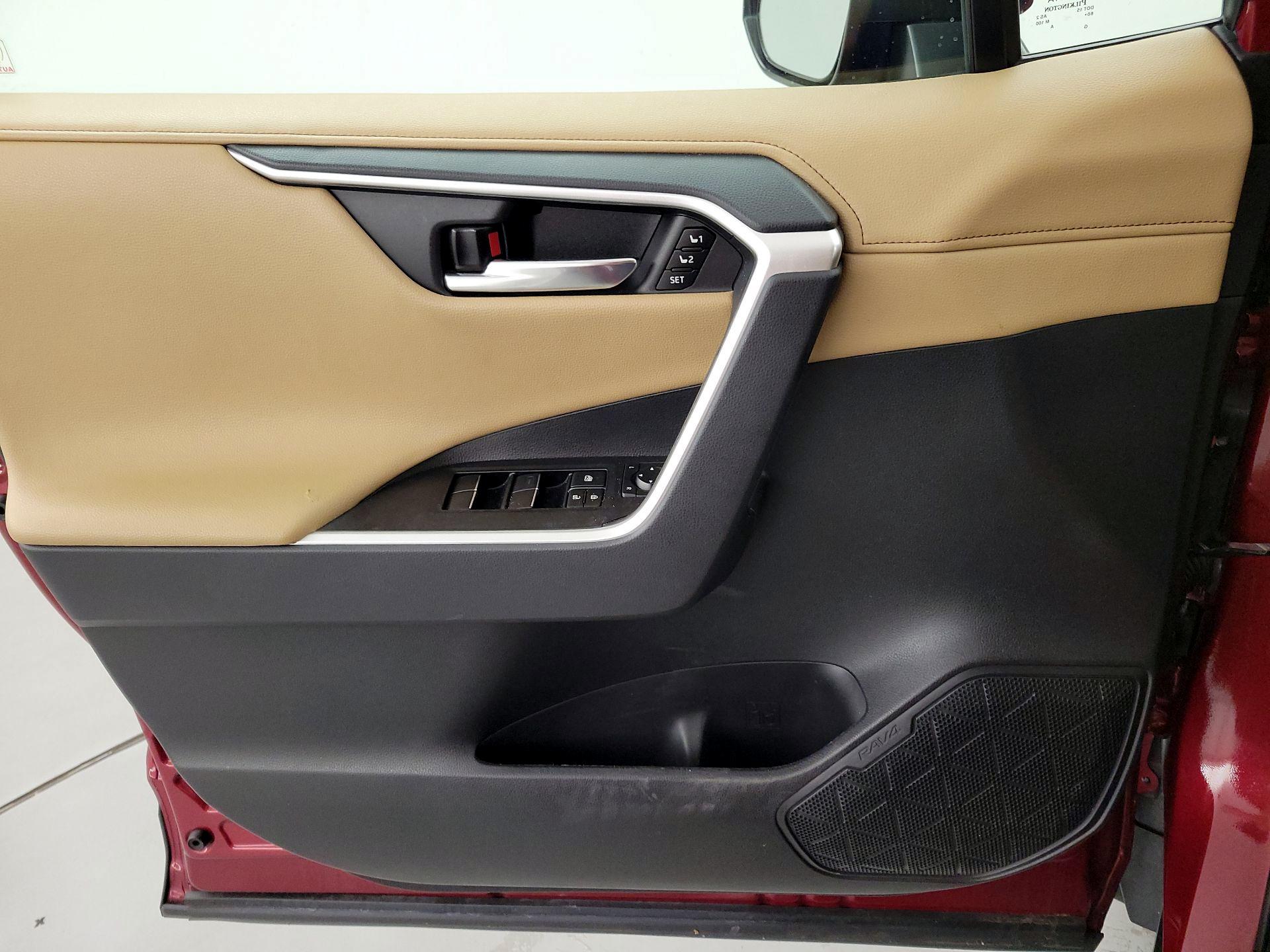 Thumbnail: 2021 Toyota RAV4 - 12