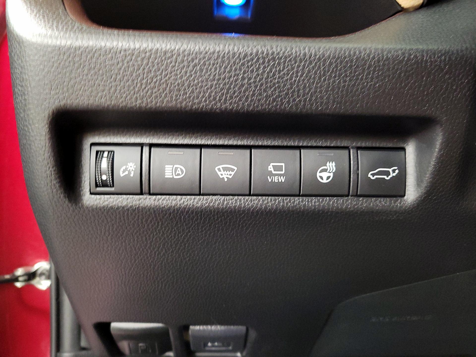 Thumbnail: 2021 Toyota RAV4 - 13