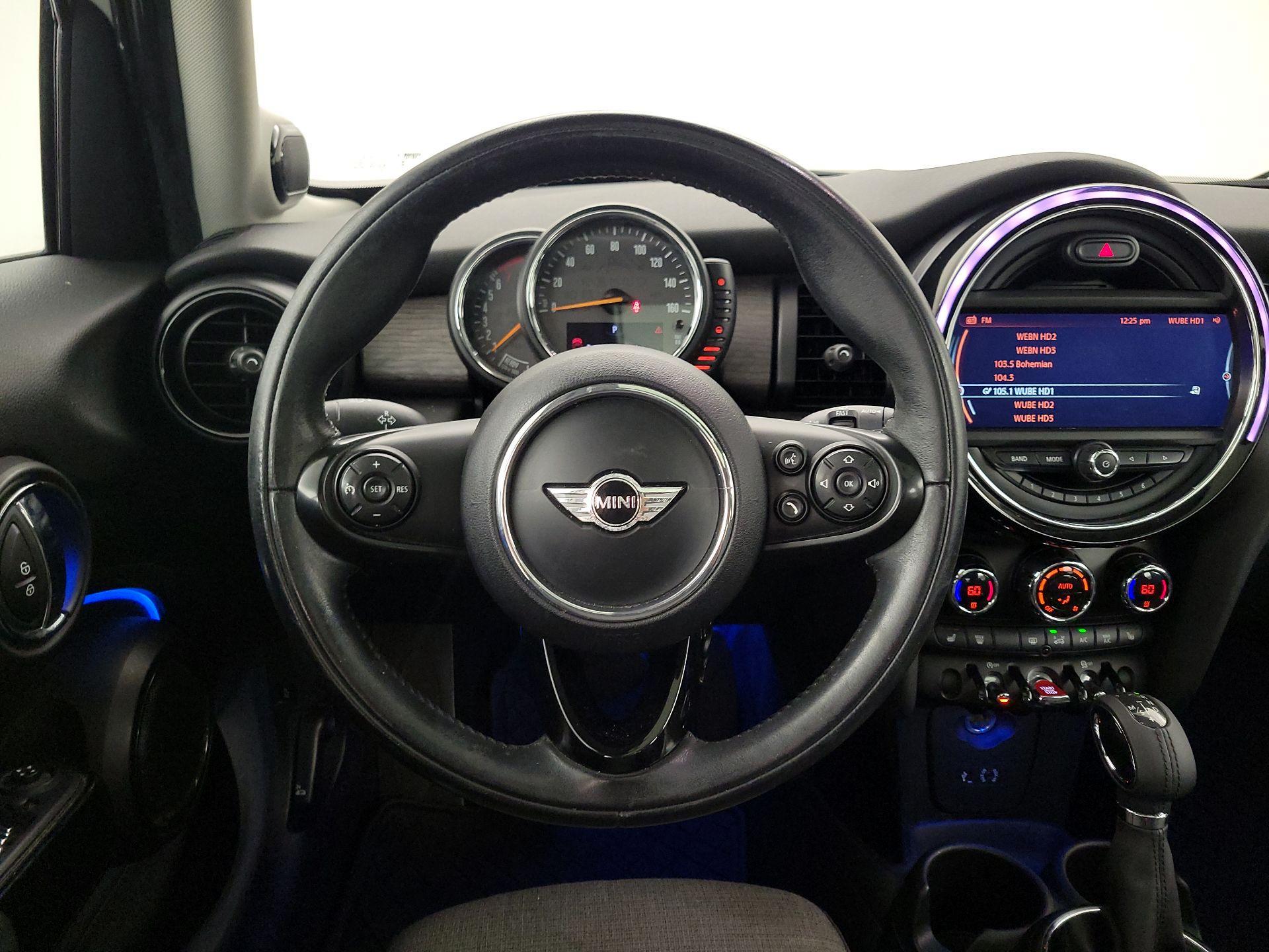 Thumbnail: 2015 MINI Cooper Hardtop - 10