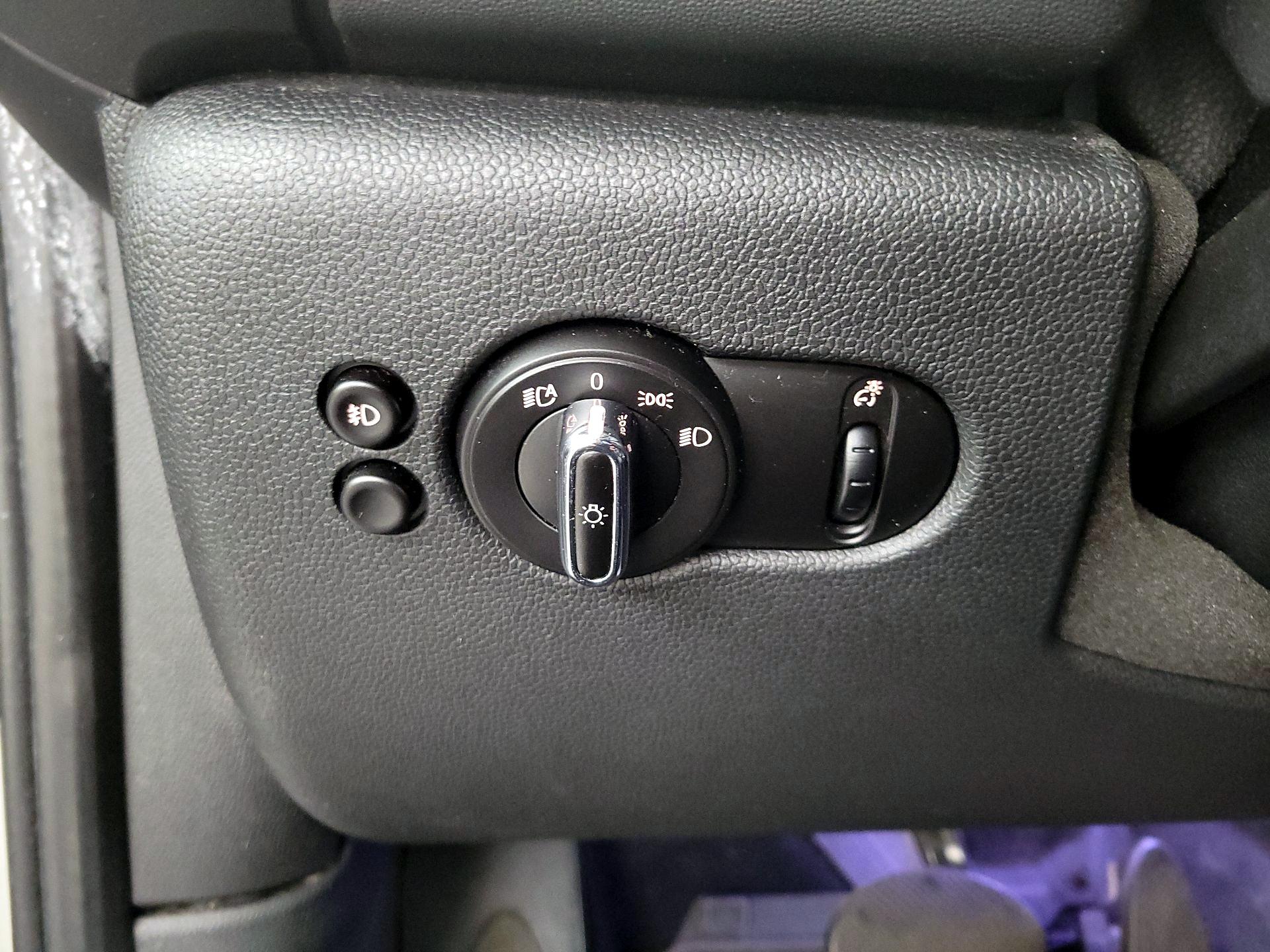 Thumbnail: 2015 MINI Cooper Hardtop - 13