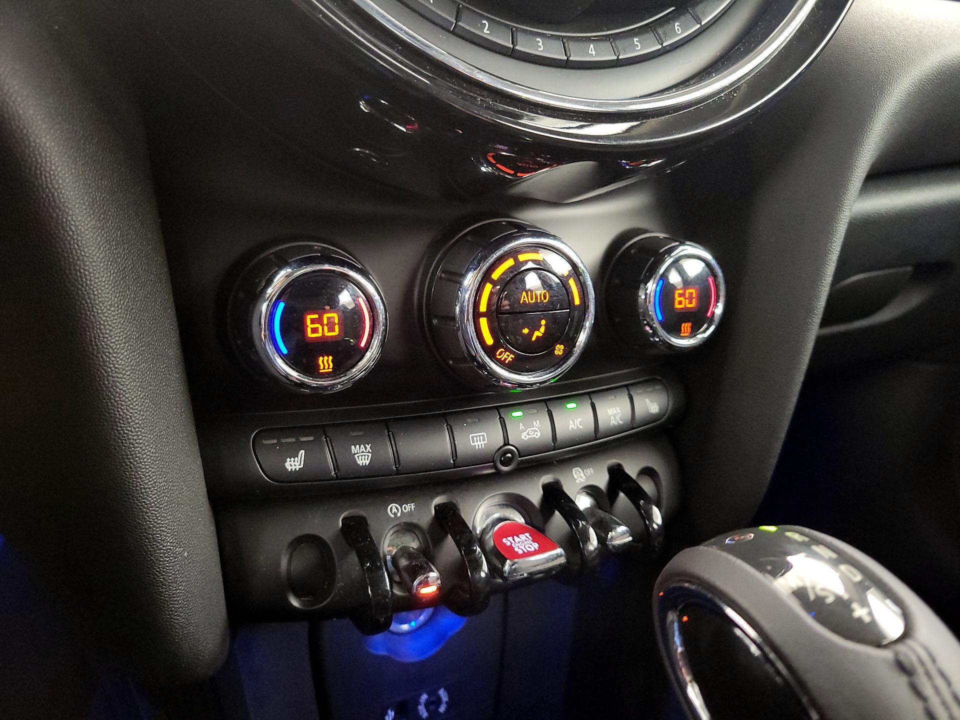 Thumbnail: 2015 MINI Cooper Hardtop - 16