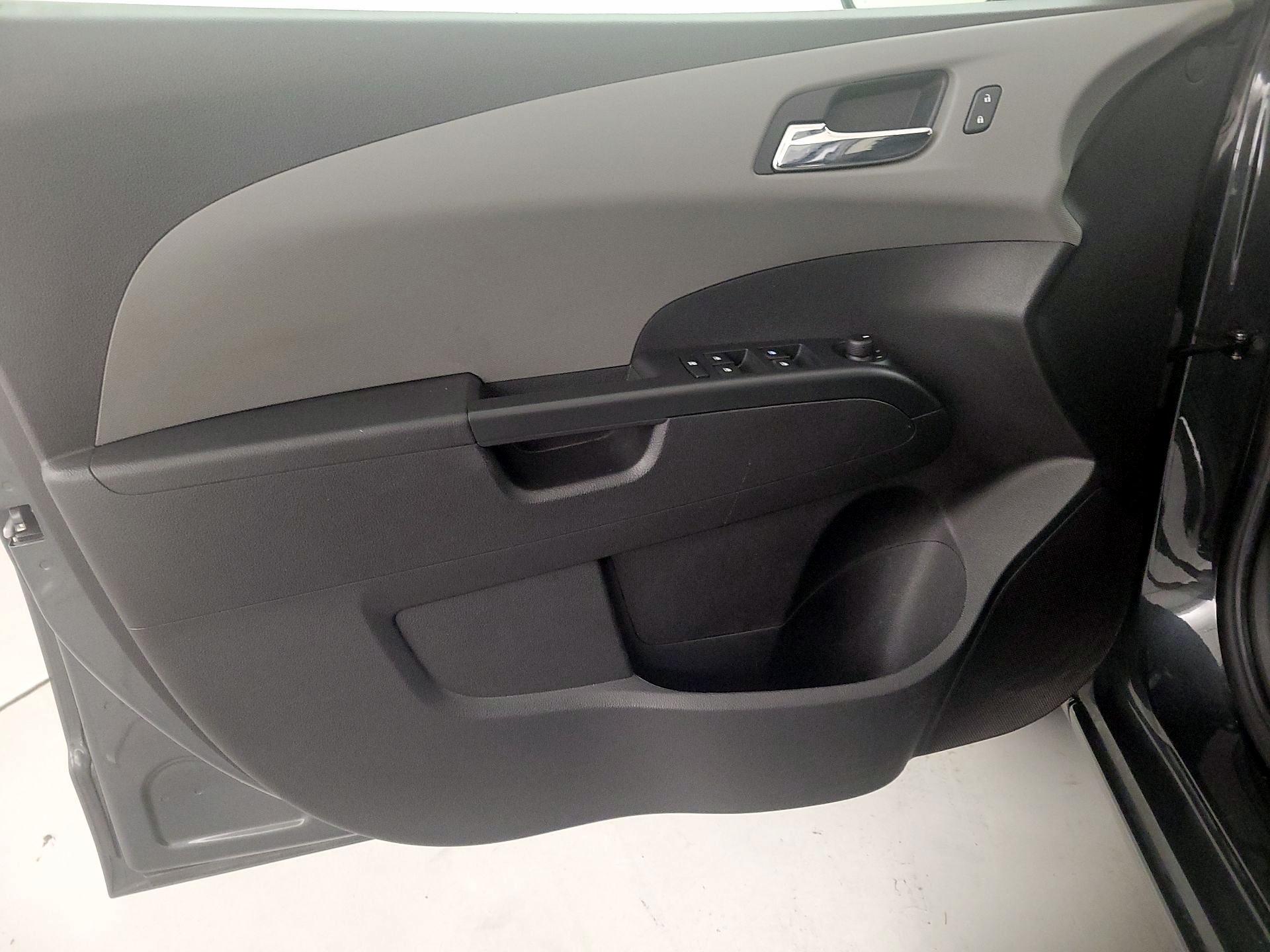 Thumbnail: 2016 Chevrolet Sonic - 12
