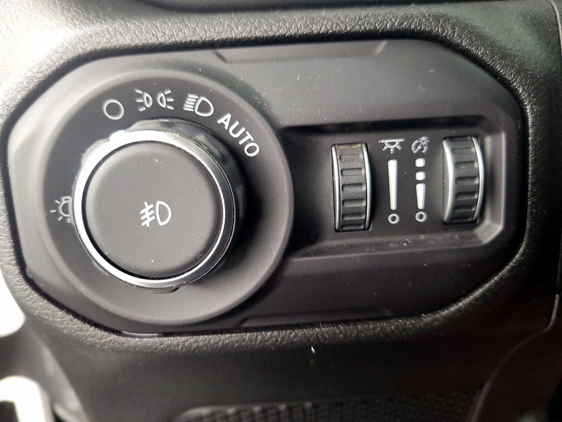Thumbnail: 2018 Jeep Wrangler - 13