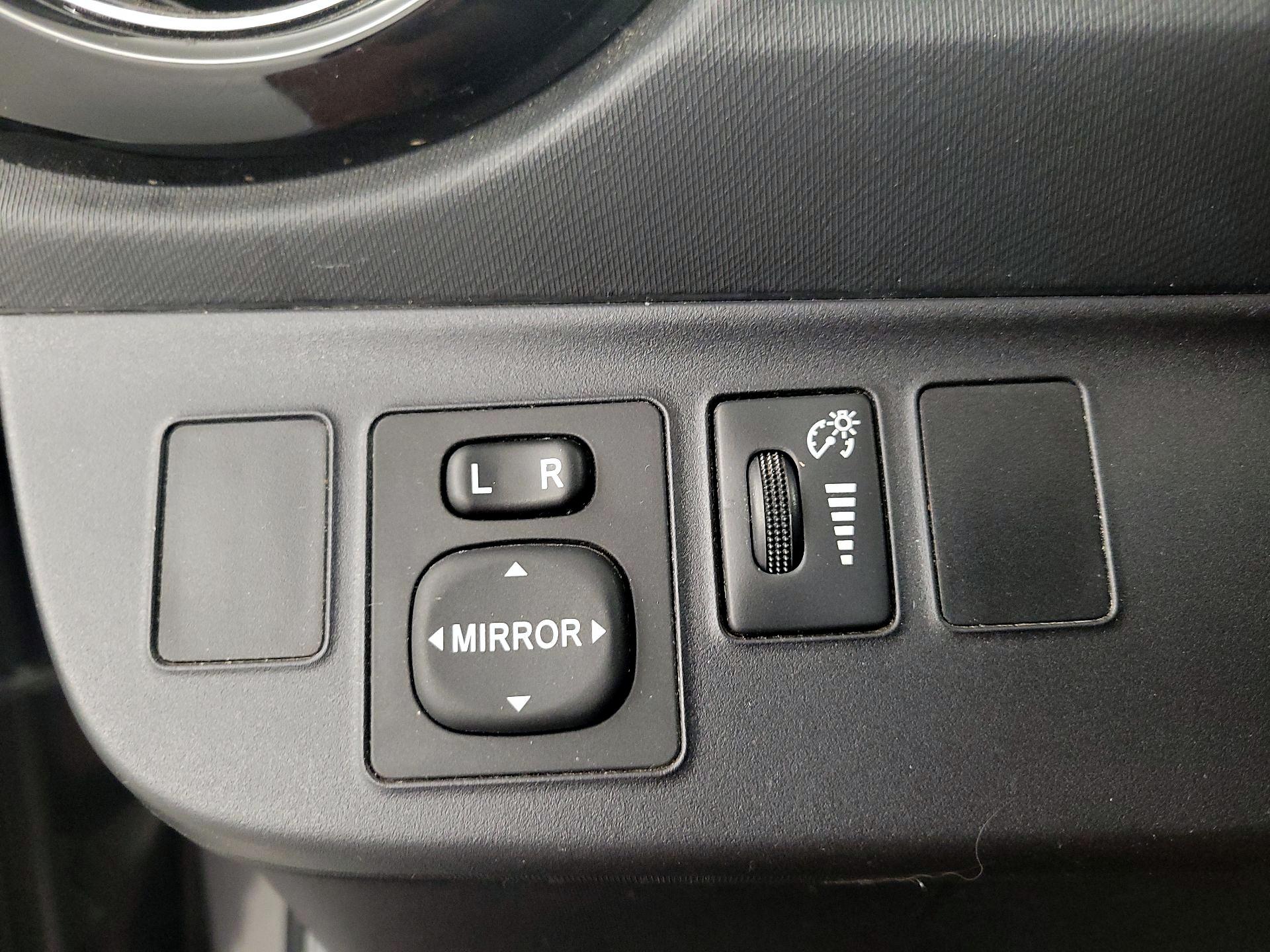 Thumbnail: 2015 Toyota Prius - 13