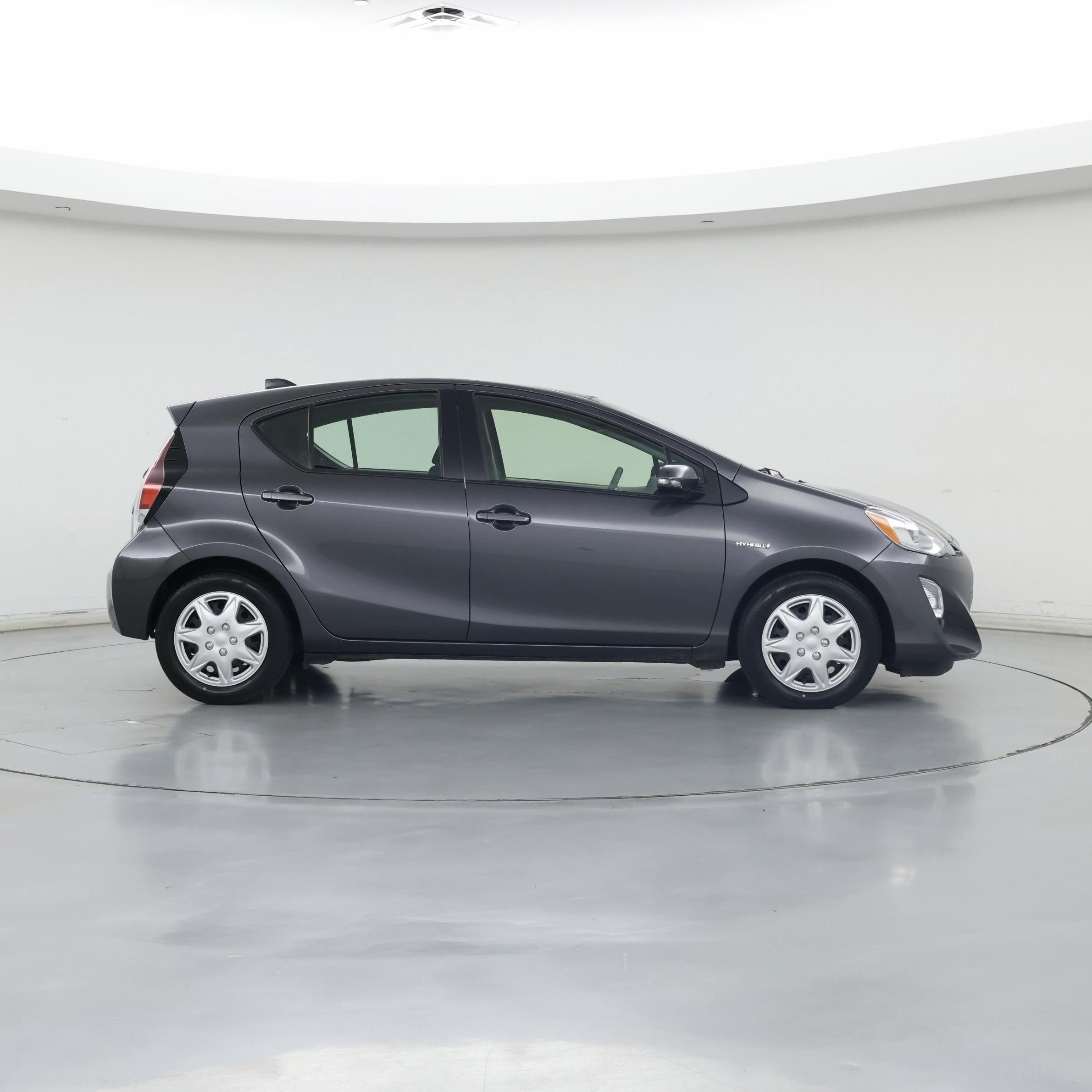 Thumbnail: 2015 Toyota Prius - 7