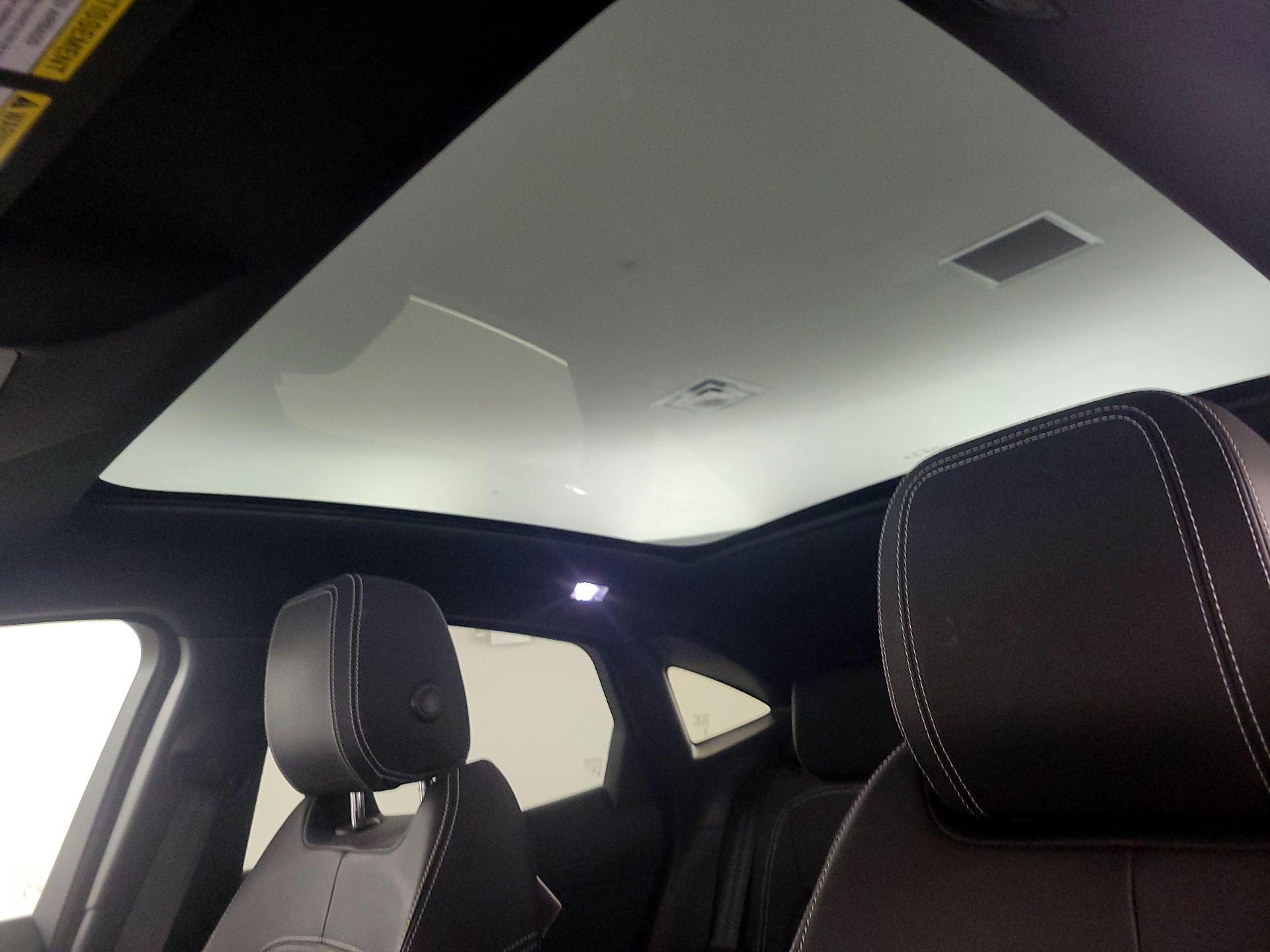 Thumbnail: 2018 Jaguar E-Pace - 19